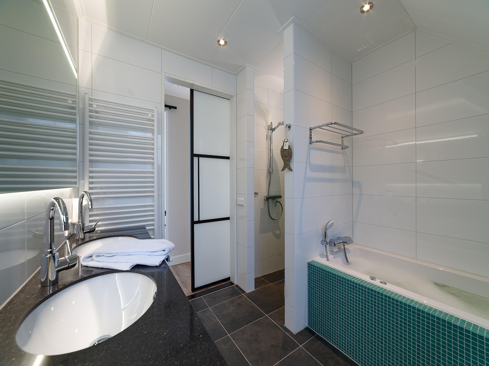 De badkamer van Game Villa in Colijnsplaat