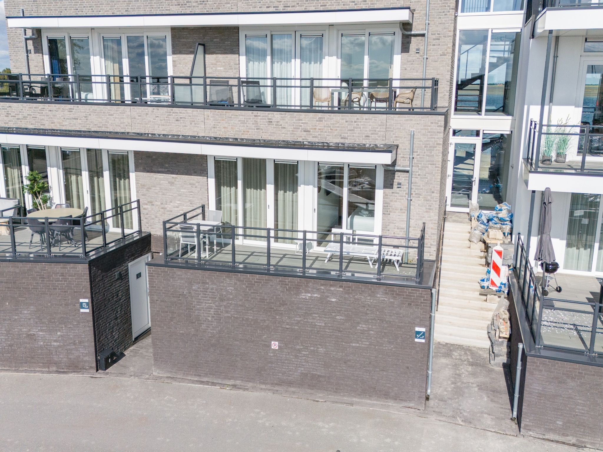 De buitenkant van Appartement Vista Maris "Charlotte's Parel" - Havenweg 8-44  Sint-Annaland in Sint-Annaland