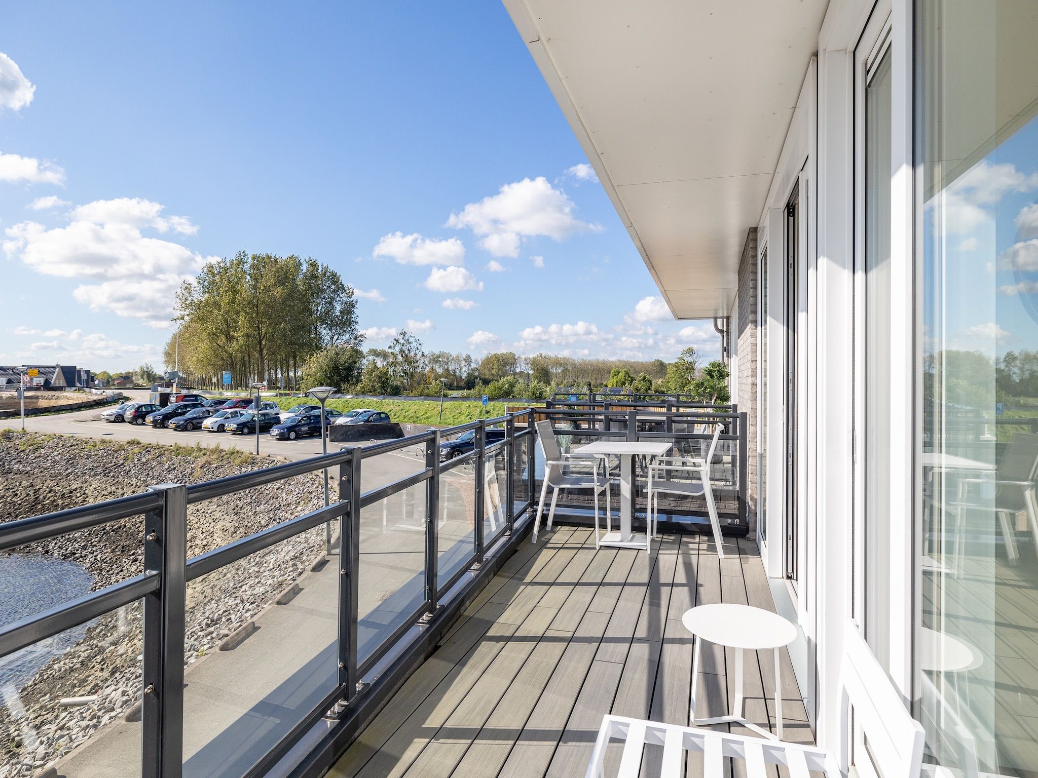 Het terras van Appartement Vista Maris "Charlotte's Parel" - Havenweg 8-44  Sint-Annaland in Sint-Annaland