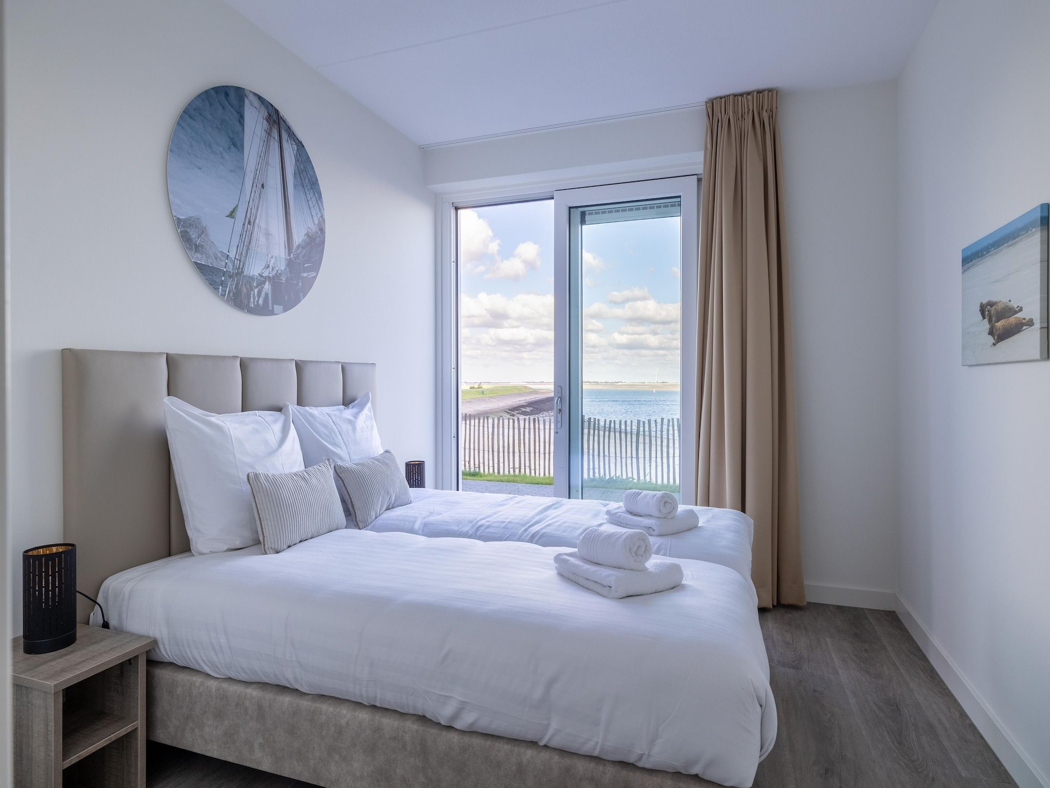 Een slaapkamer van Appartement Vista Maris "Charlotte's Parel" - Havenweg 8-44  Sint-Annaland in Sint-Annaland