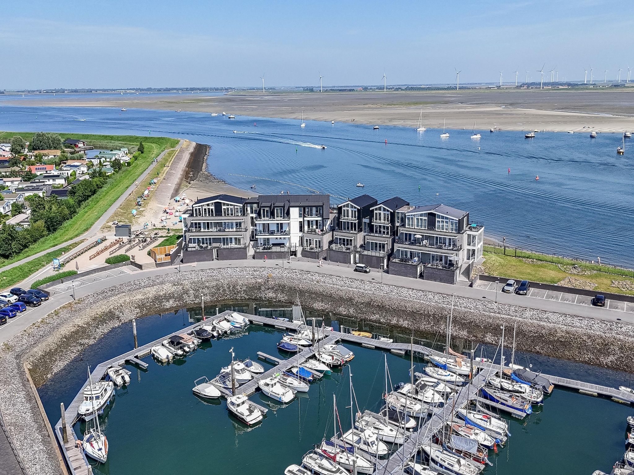 De buitenkant van Luxe appartement Vista Maris - Havenweg 8-34  Sint-Annaland Oosterschelde in Sint-Annaland