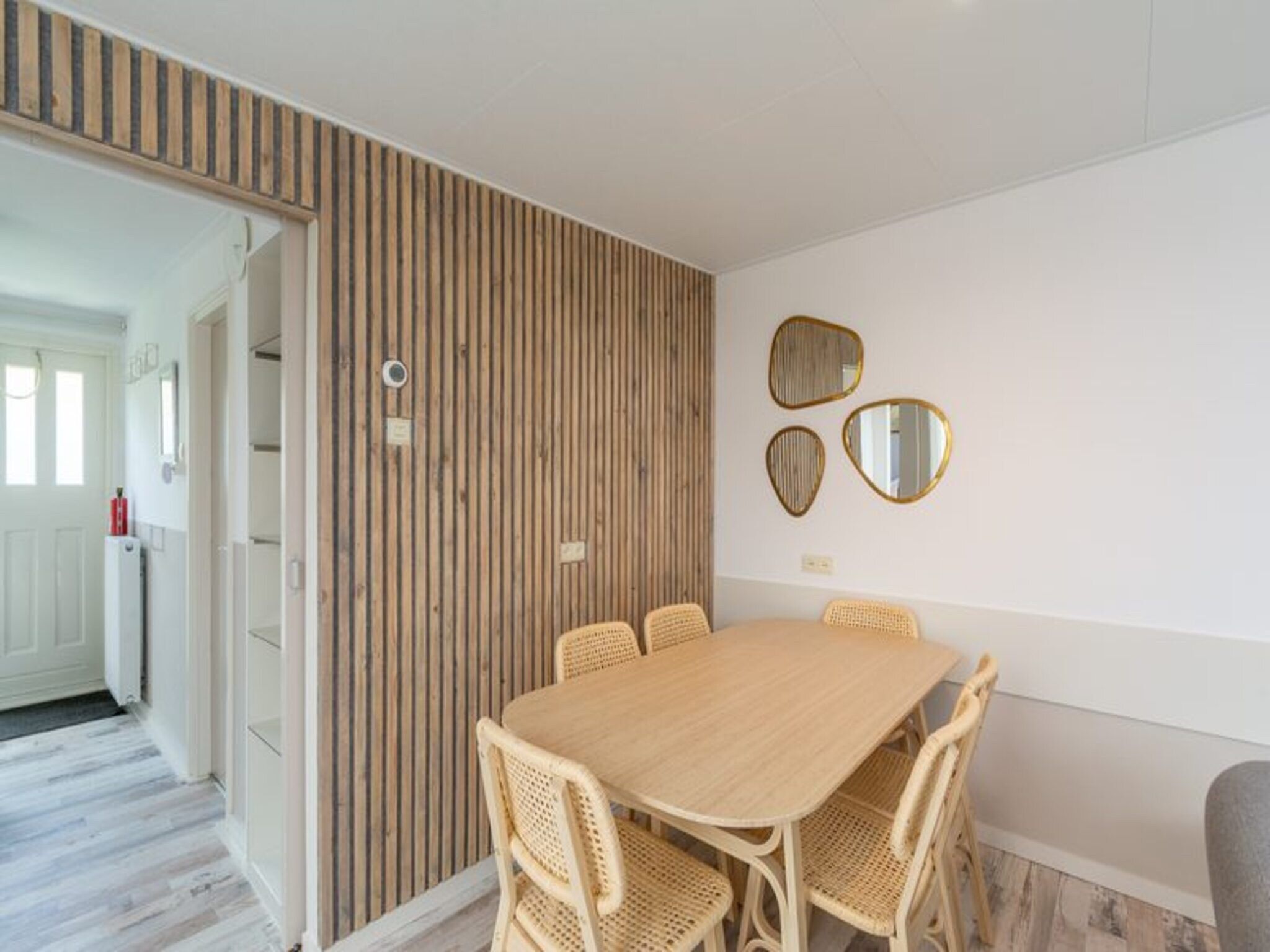 De eetkamer van Duinland 188 in Sint Maartenszee