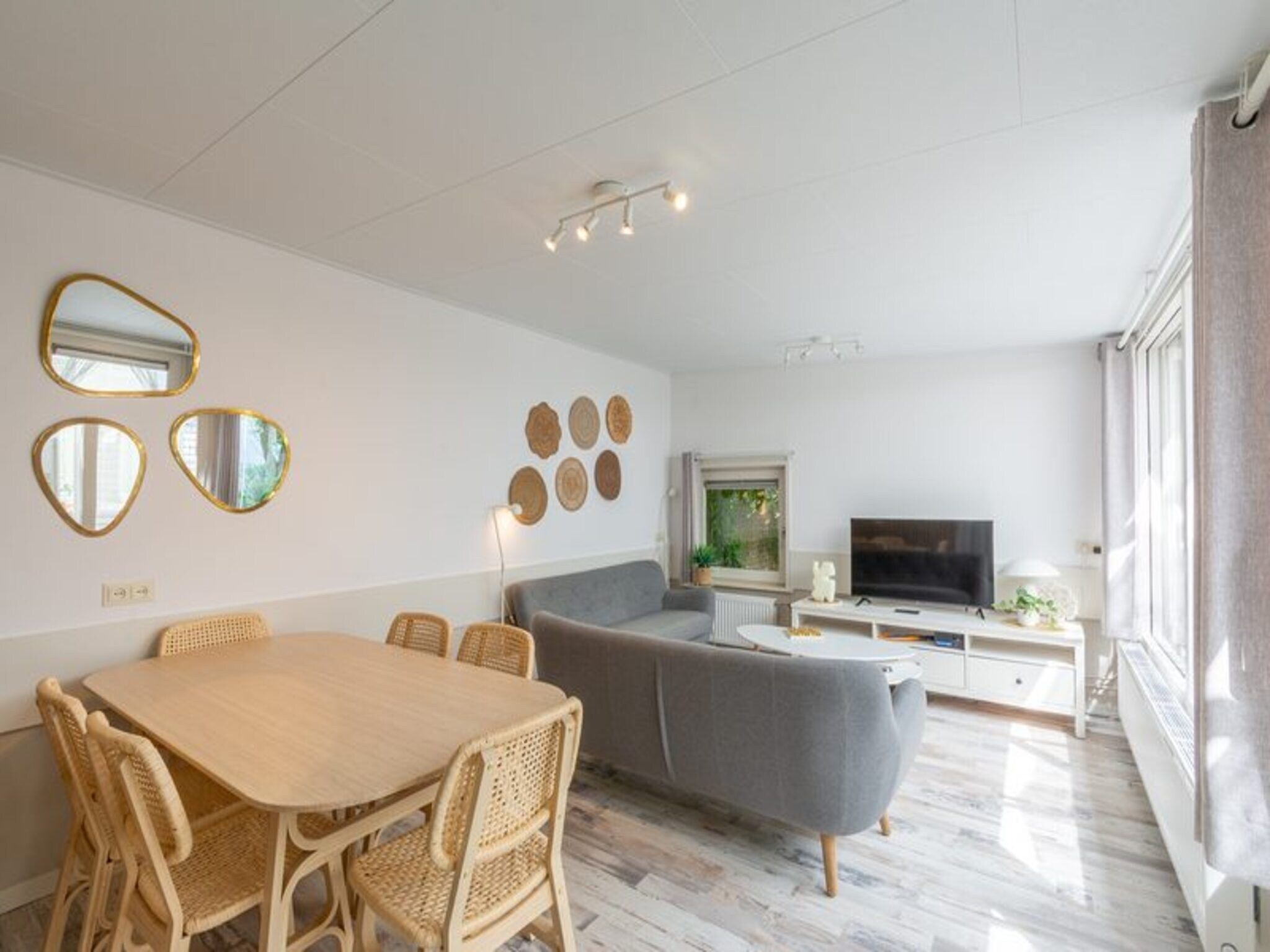 De eetkamer van Duinland 188 in Sint Maartenszee