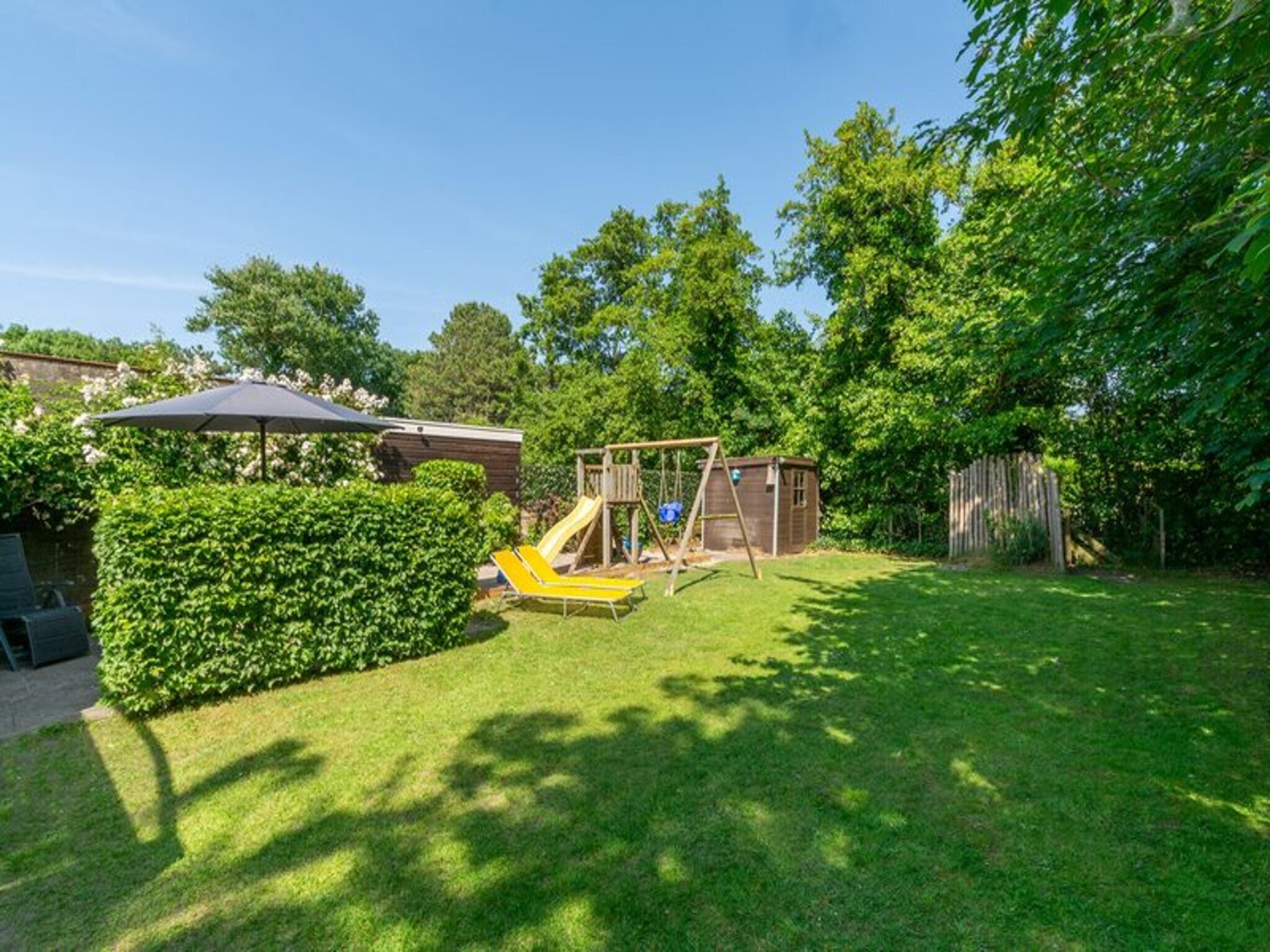 De tuin van Duinland 188 in Sint Maartenszee