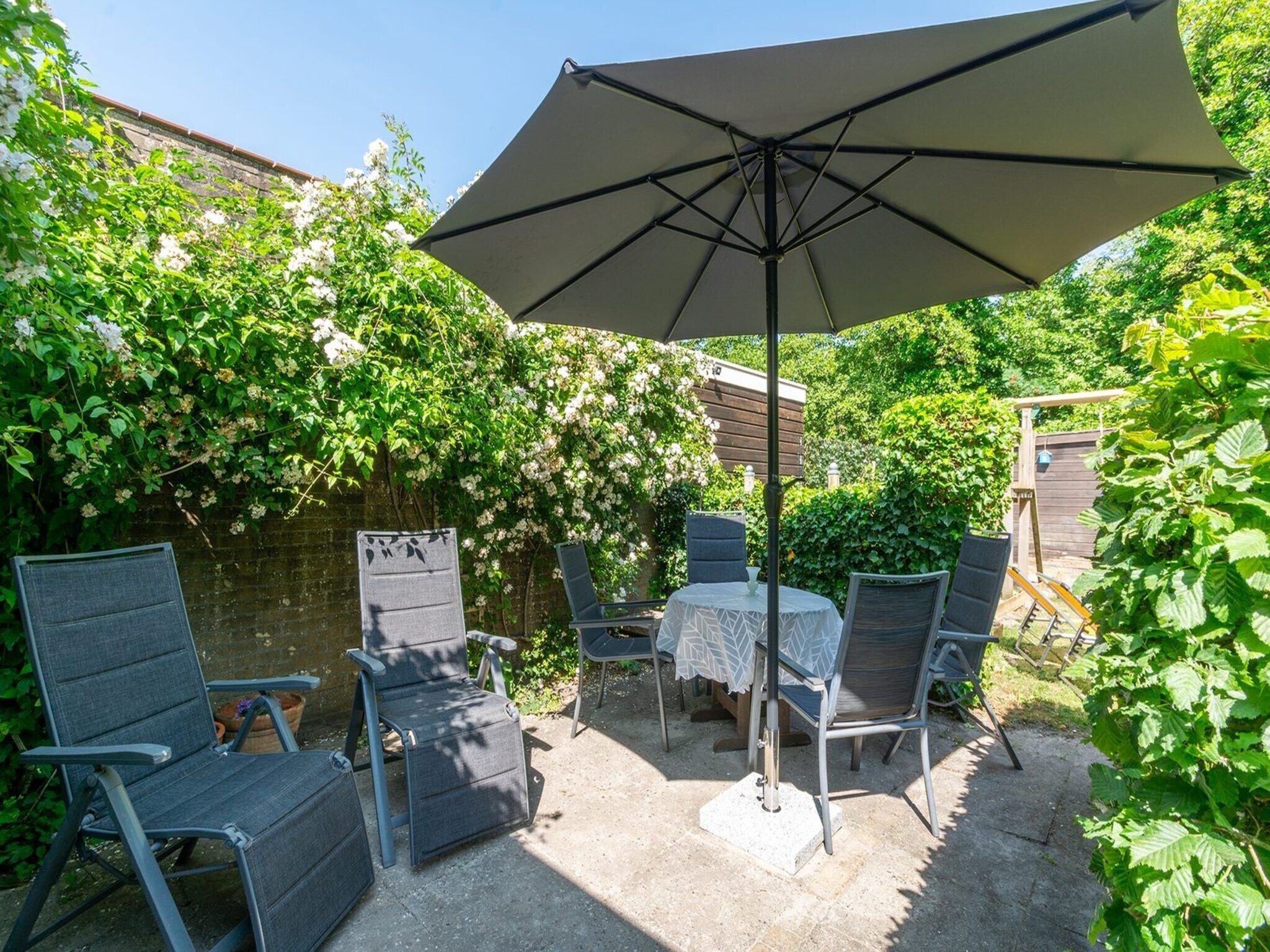 De tuin van Duinland 188 in Sint Maartenszee