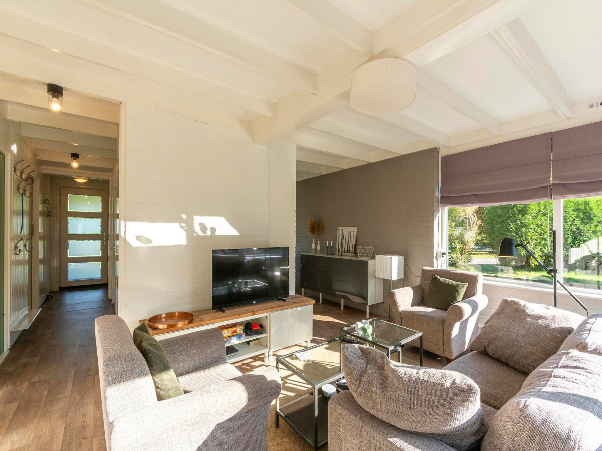 De woonkamer van Duinland 21 in Sint Maartenszee