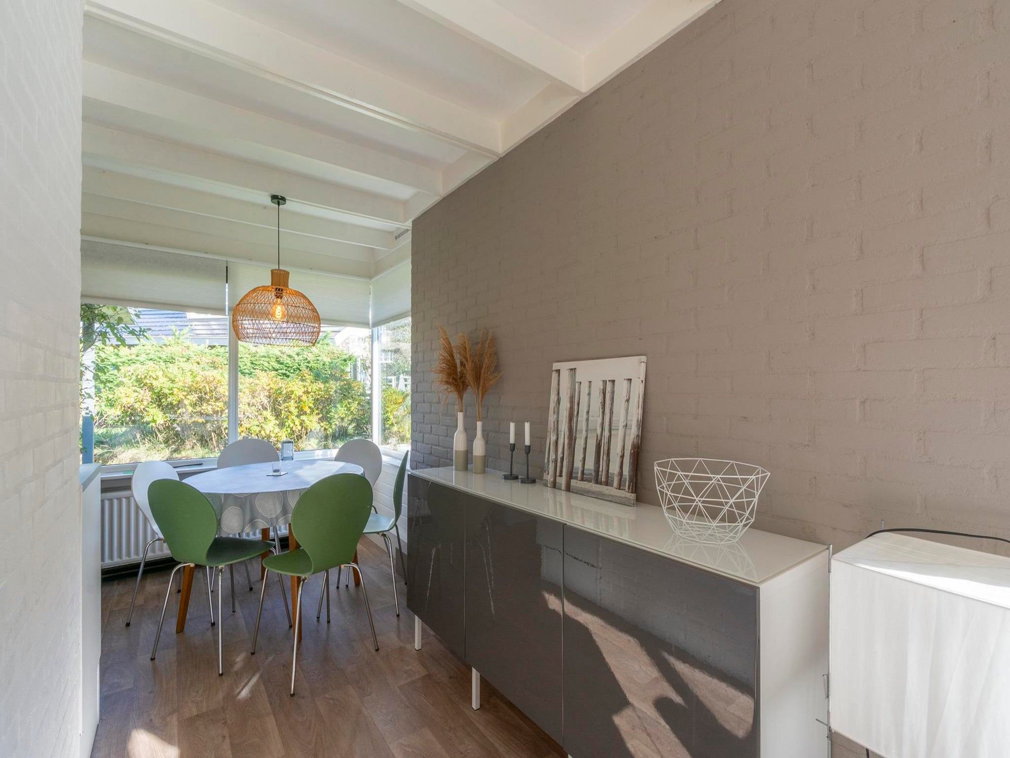 De eetkamer van Duinland 21 in Sint Maartenszee