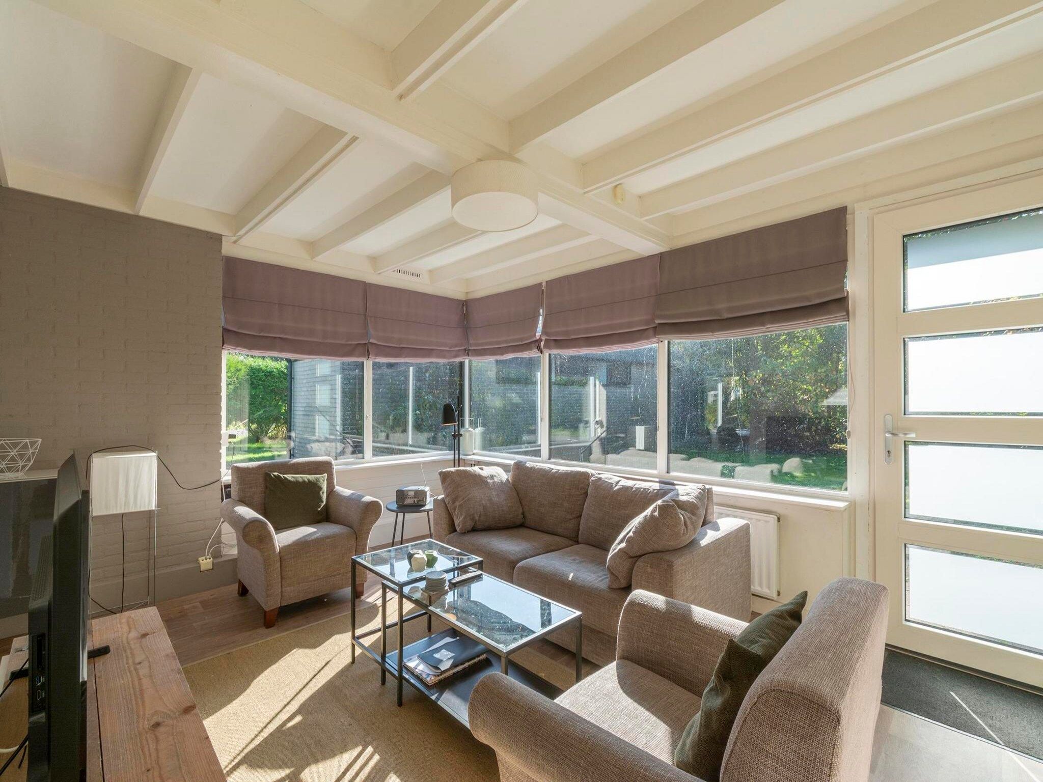 De woonkamer van Duinland 21 in Sint Maartenszee