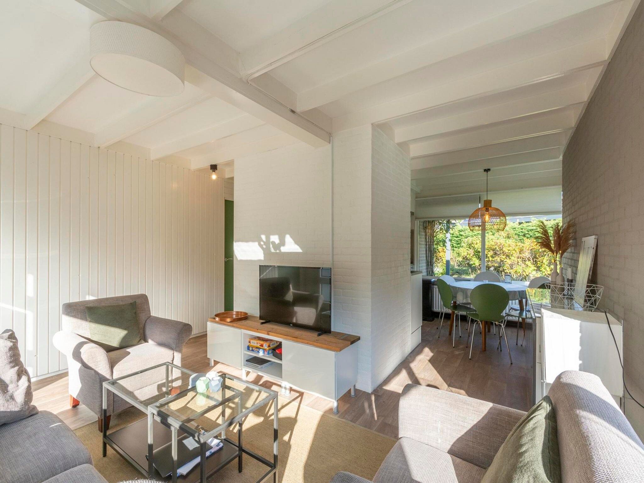 De woonkamer van Duinland 21 in Sint Maartenszee