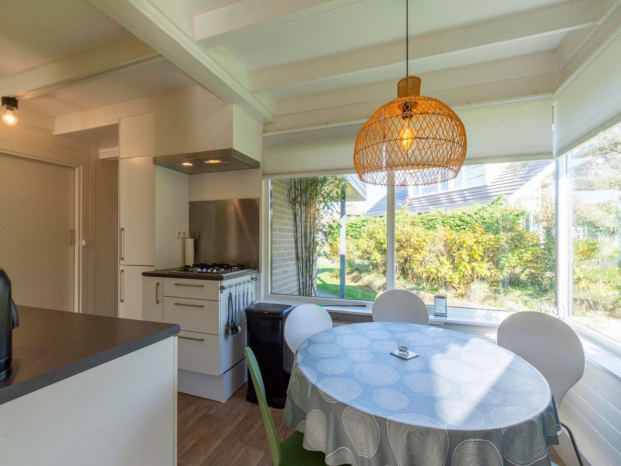 De eetkamer van Duinland 21 in Sint Maartenszee