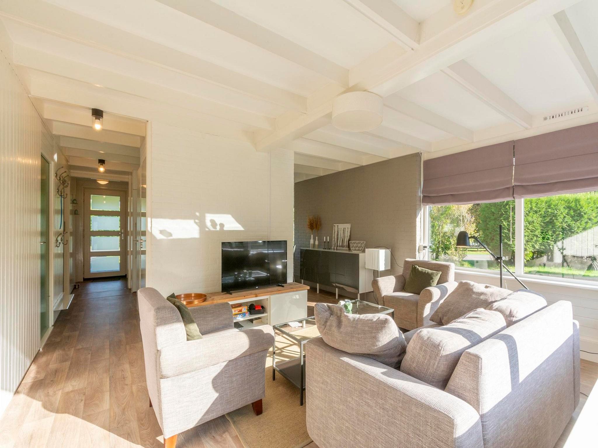 De woonkamer van Duinland 21 in Sint Maartenszee