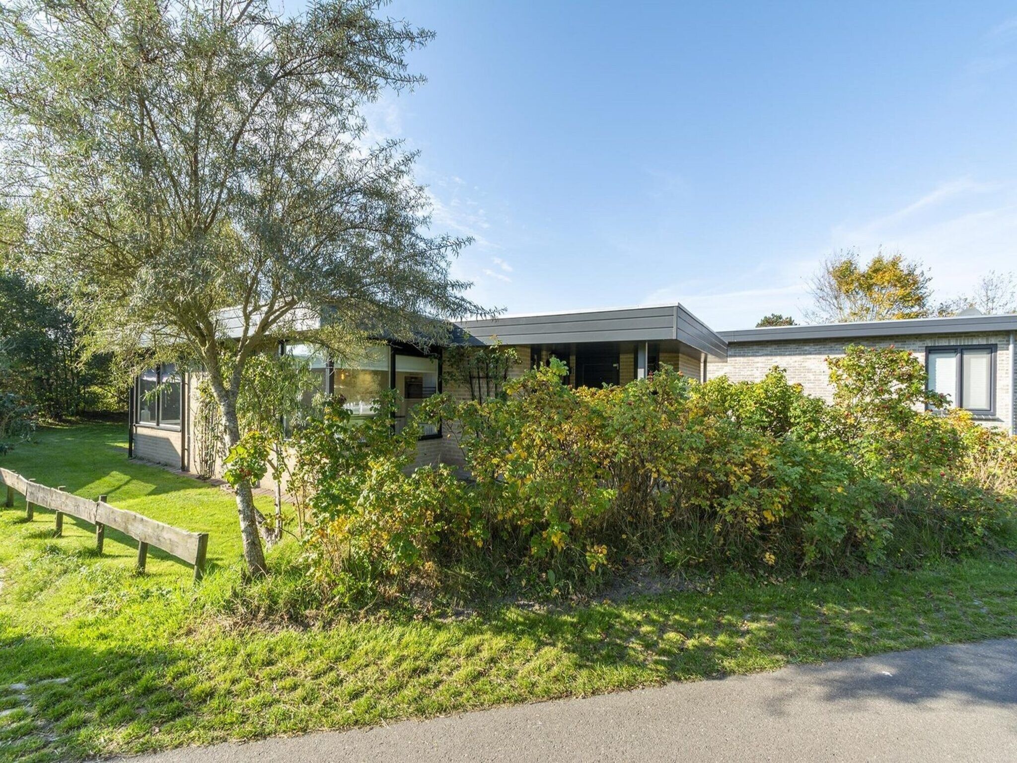 De buitenkant van Duinland 21 in Sint Maartenszee