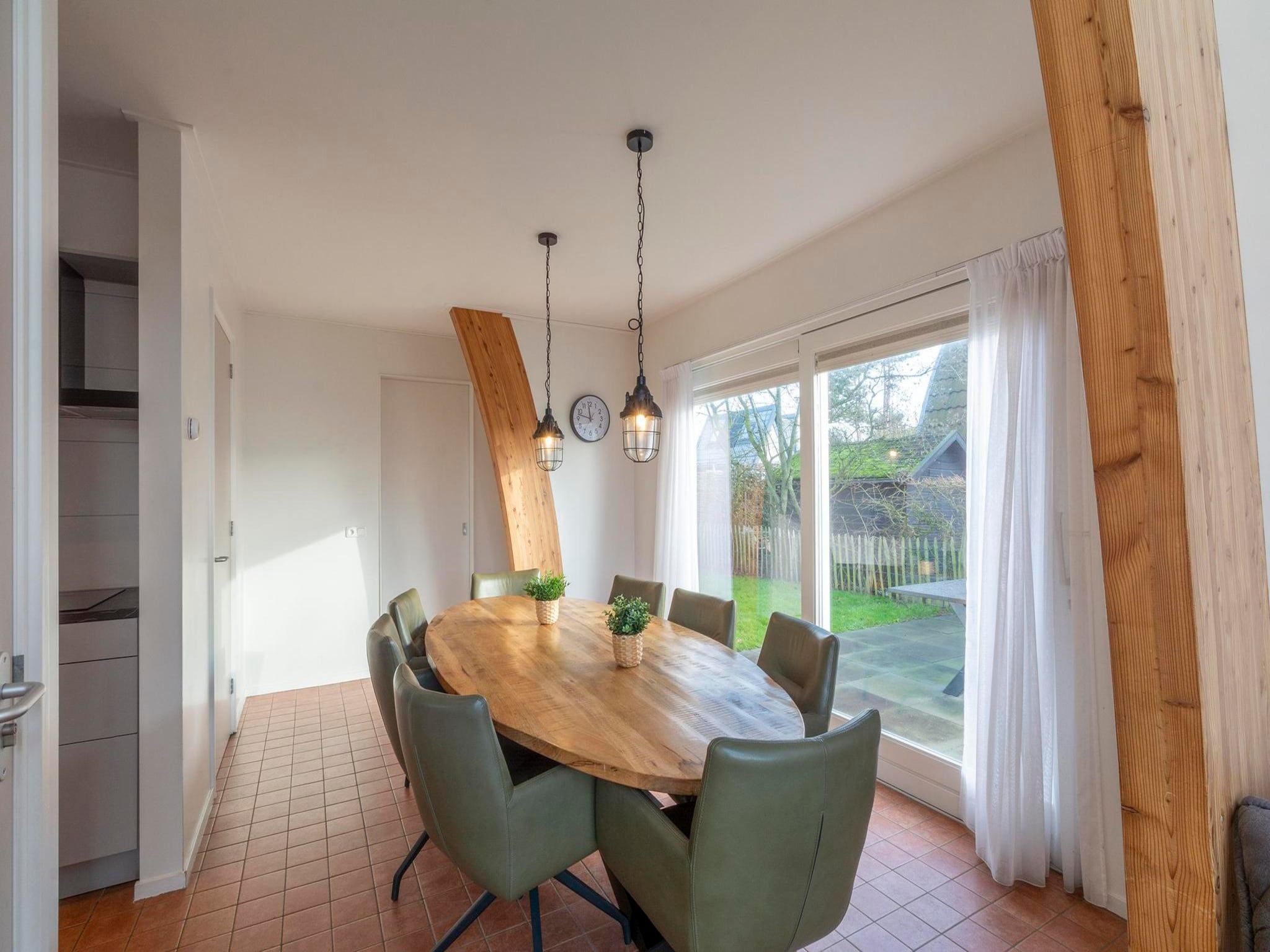 De eetkamer van Lazy Daisy in Groote Keeten