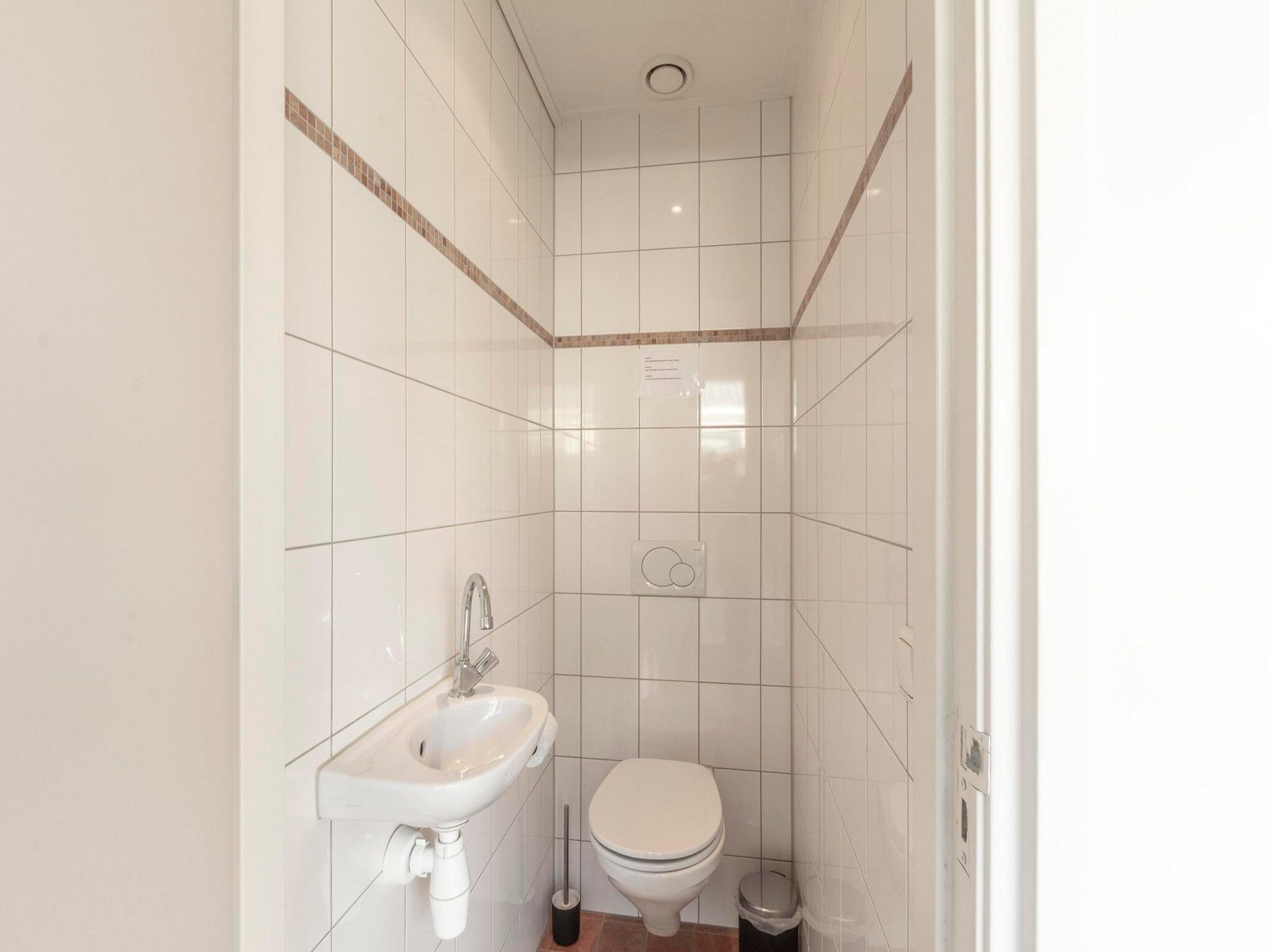 De badkamer van Lazy Daisy in Groote Keeten