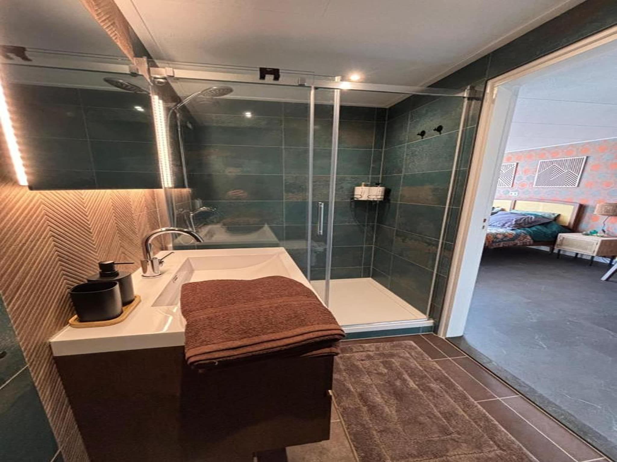De badkamer van B&B de Gouwe Tijd in Noordgouwe