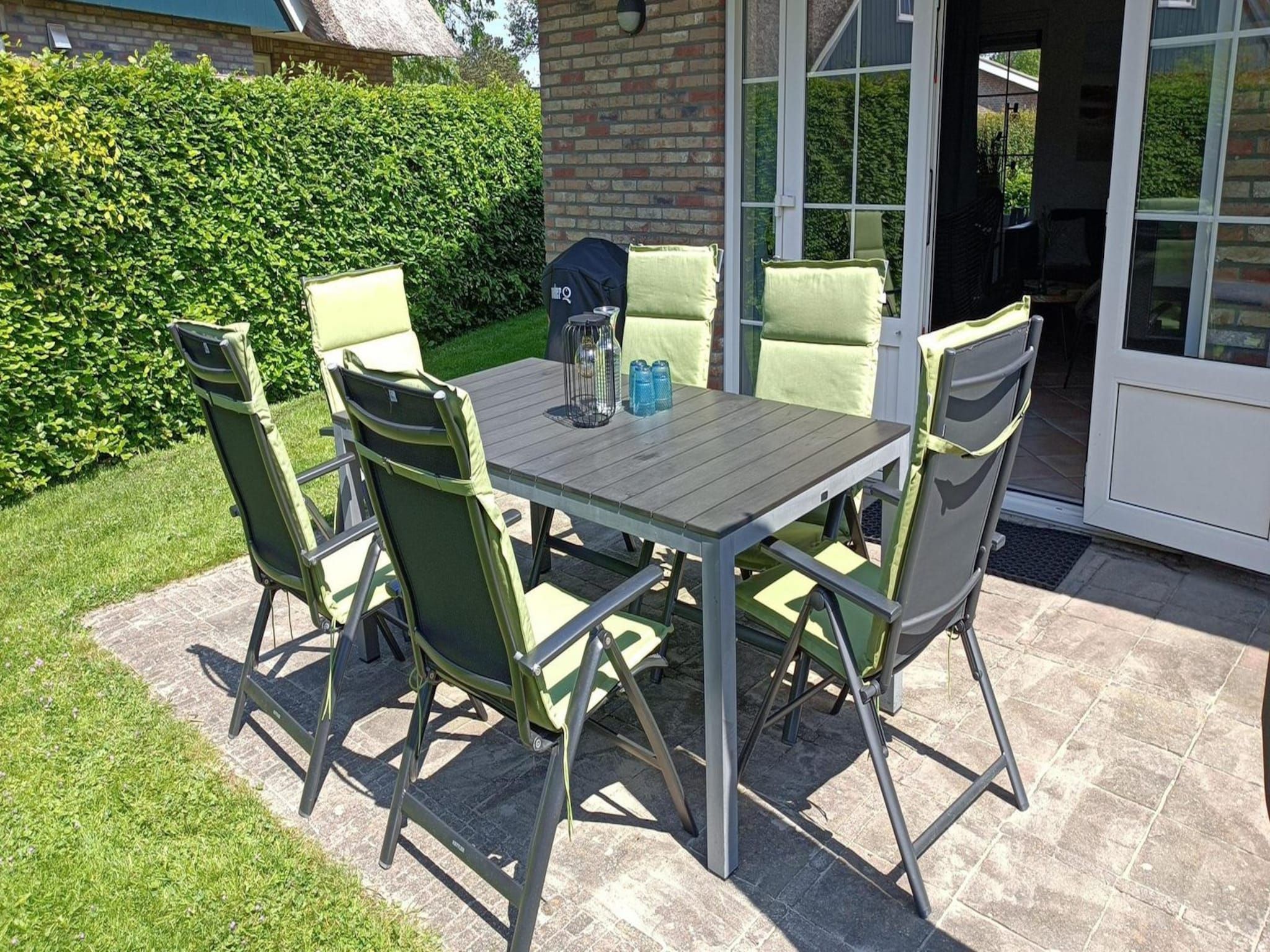 Het terras van Anzelhoef 2 in Sint Maartenszee