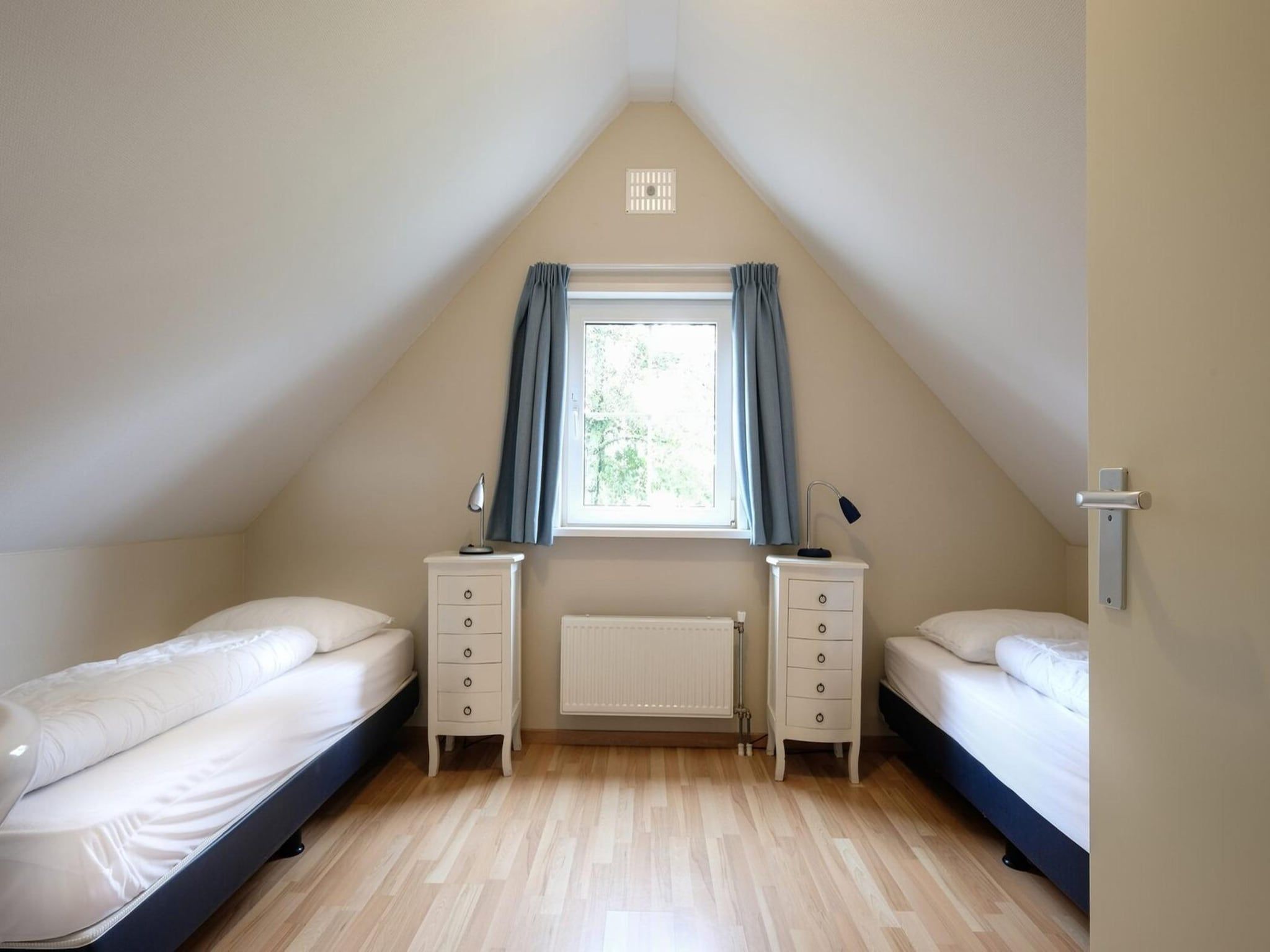 Een slaapkamer van Anzelhoef 2 in Sint Maartenszee