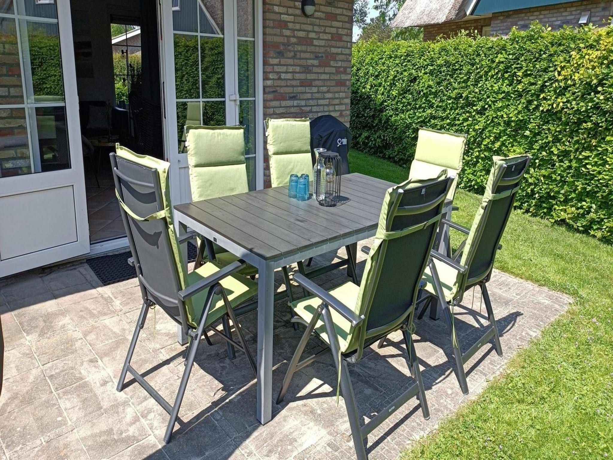 Het terras van Anzelhoef 2 in Sint Maartenszee