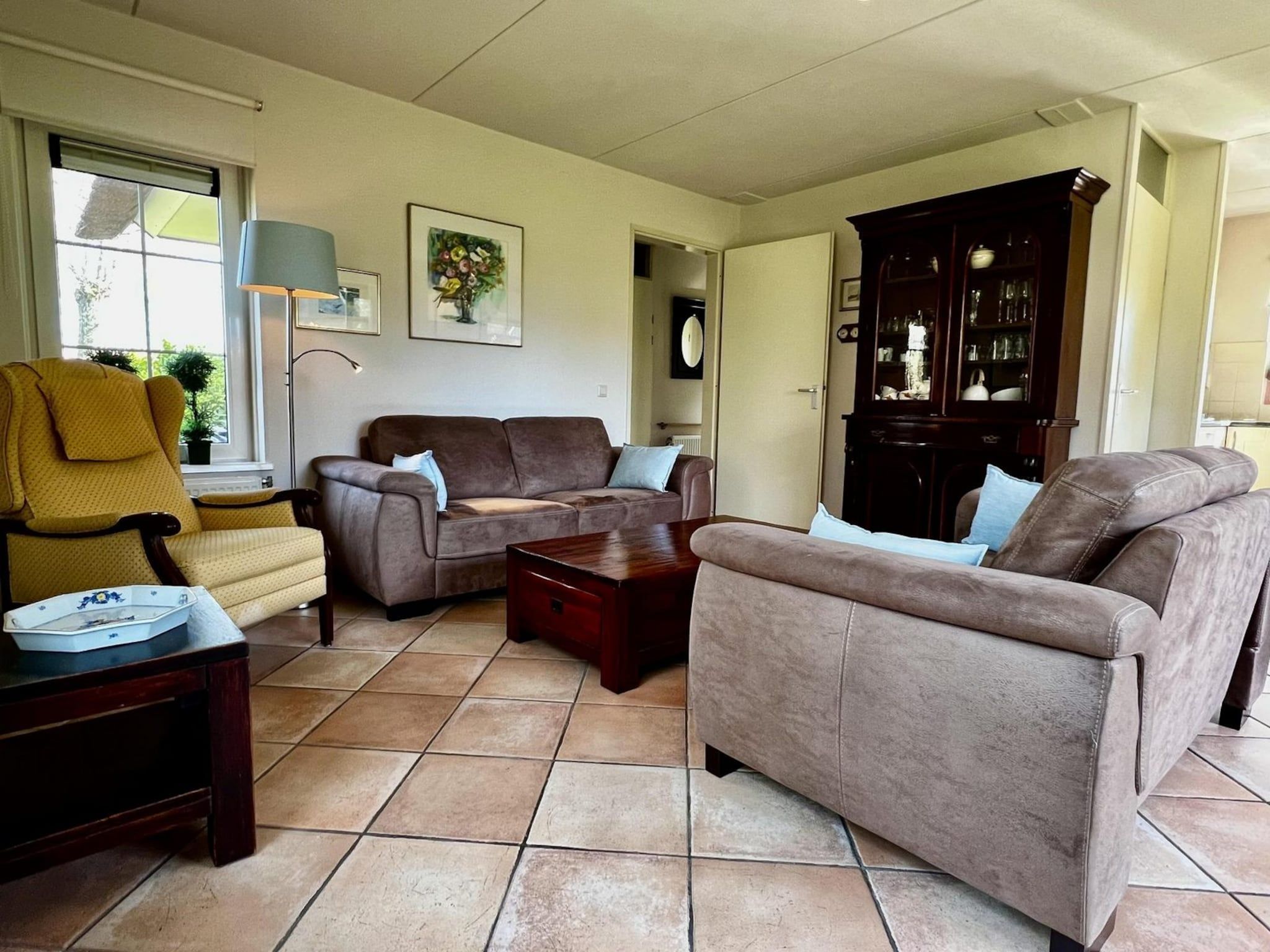 De woonkamer van Anzelhoef 3 in Sint Maartenszee