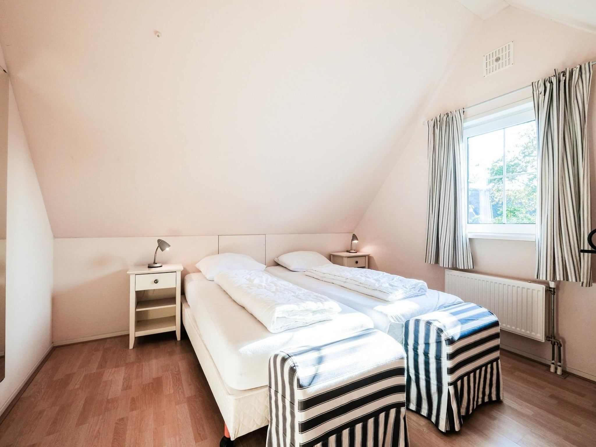 Een slaapkamer van Anzelhoef 5 in Sint Maartenszee