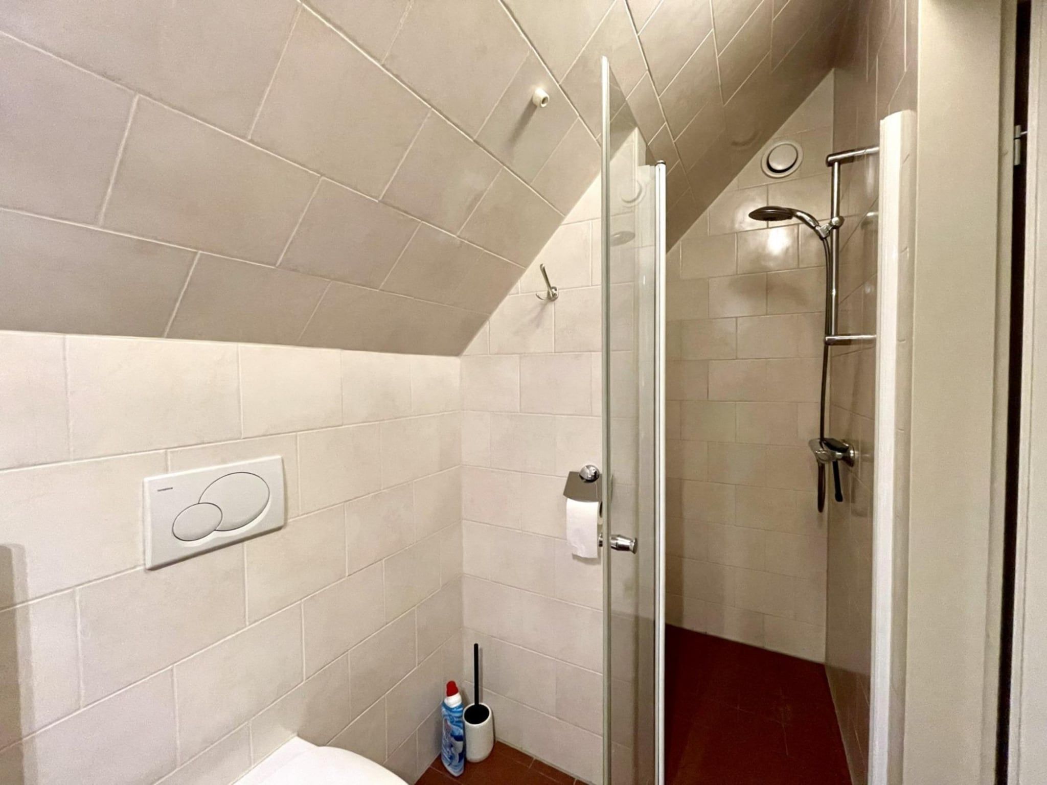 De badkamer van Anzelhoef XL 19 in Sint Maartenszee
