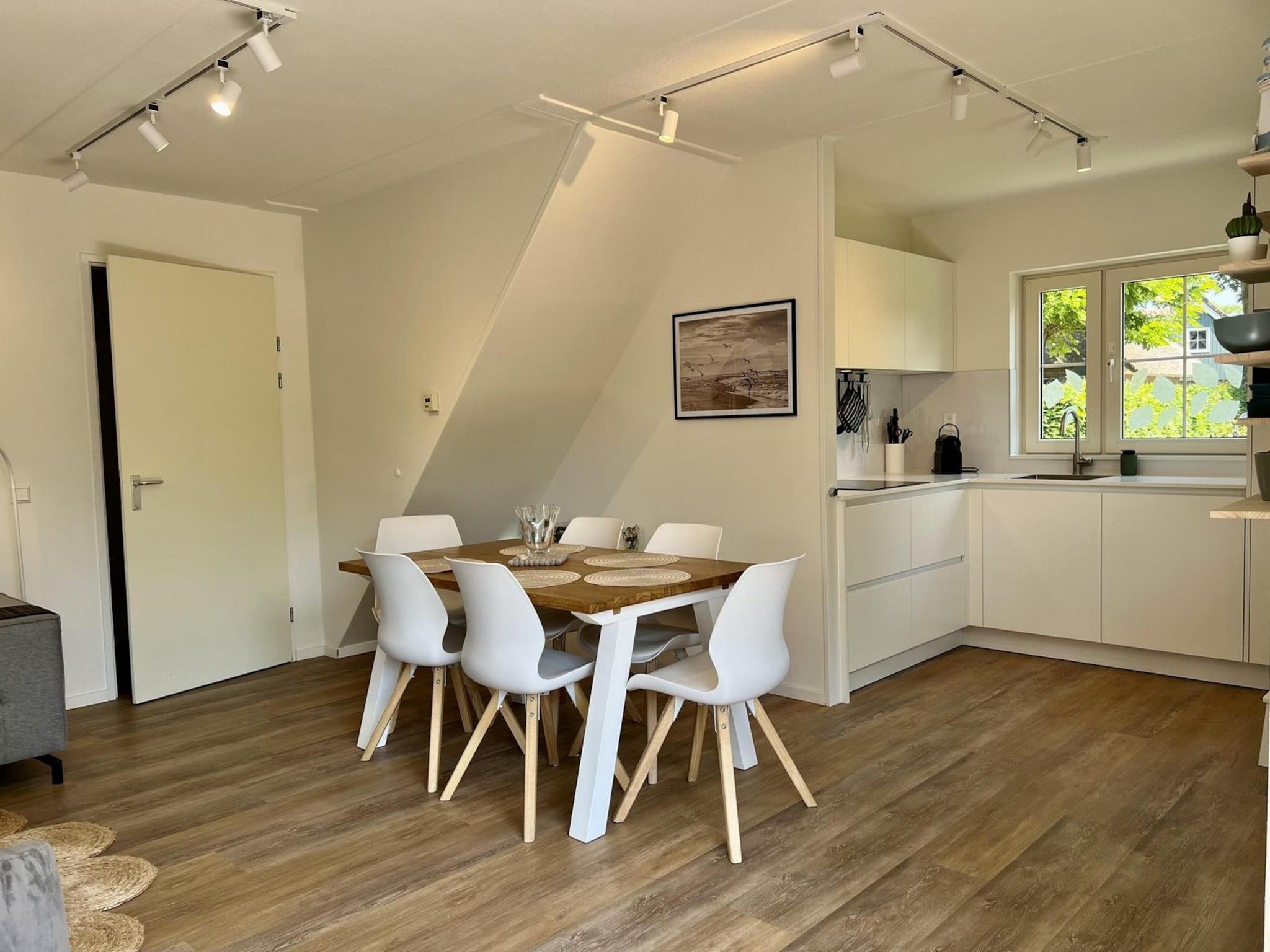 De eetkamer van Anzelhoef 26 in Sint Maartenszee
