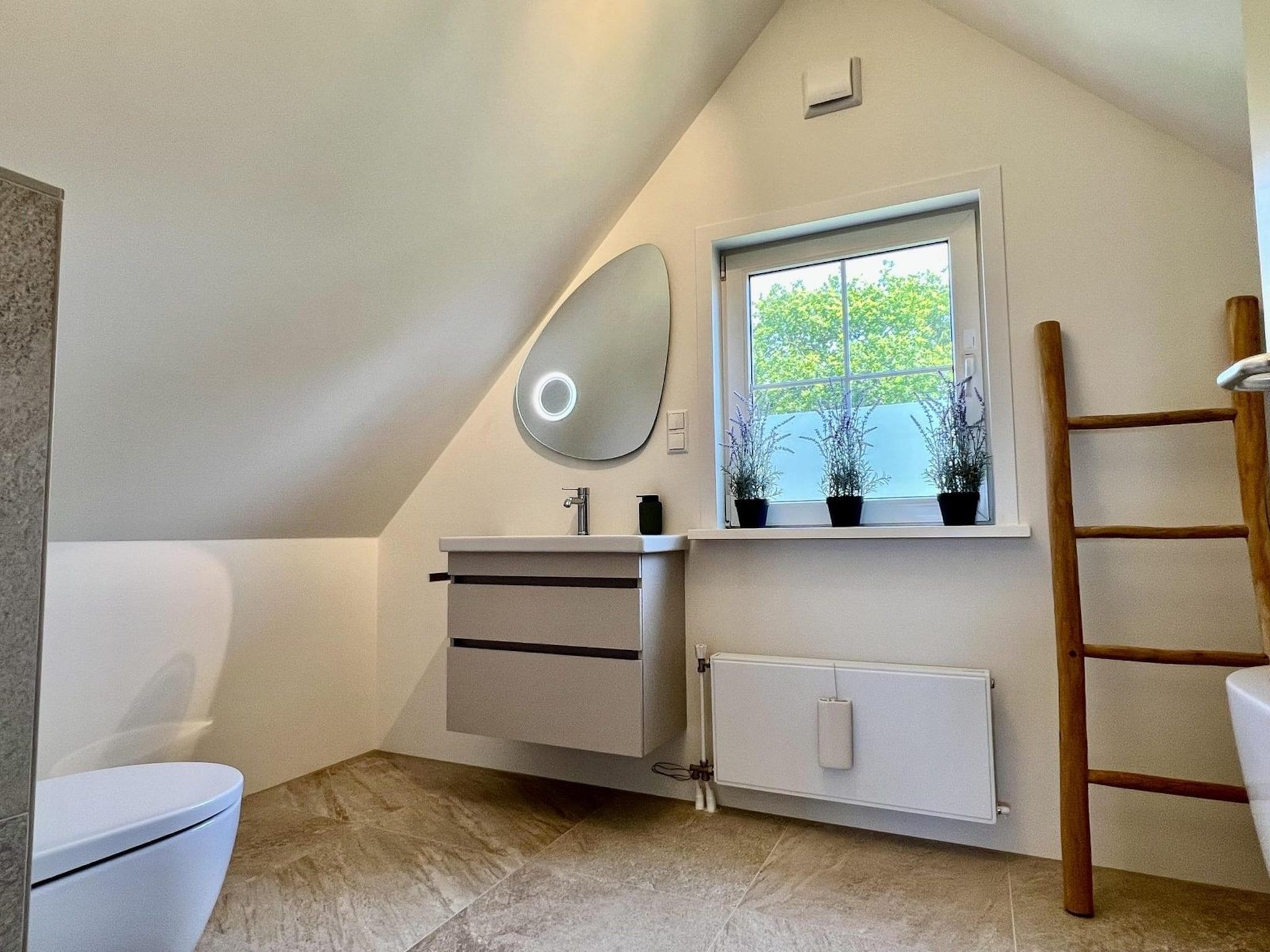 De badkamer van Anzelhoef 26 in Sint Maartenszee