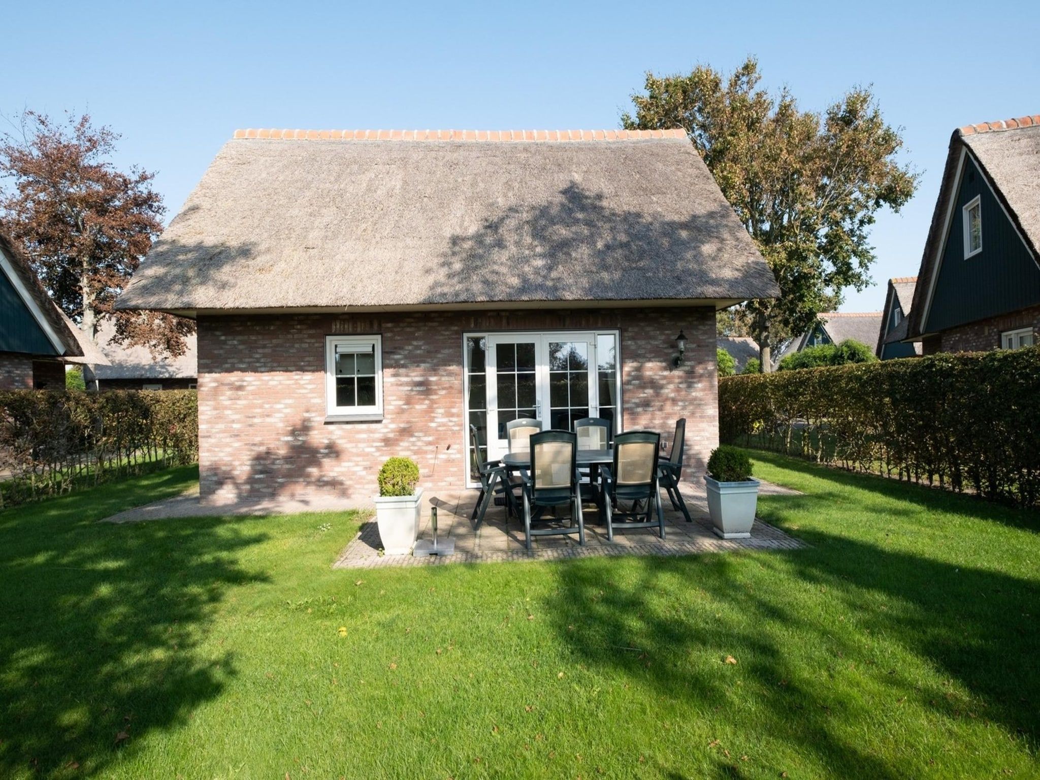Het terras van Anzelhoef 30 in Sint Maartenszee