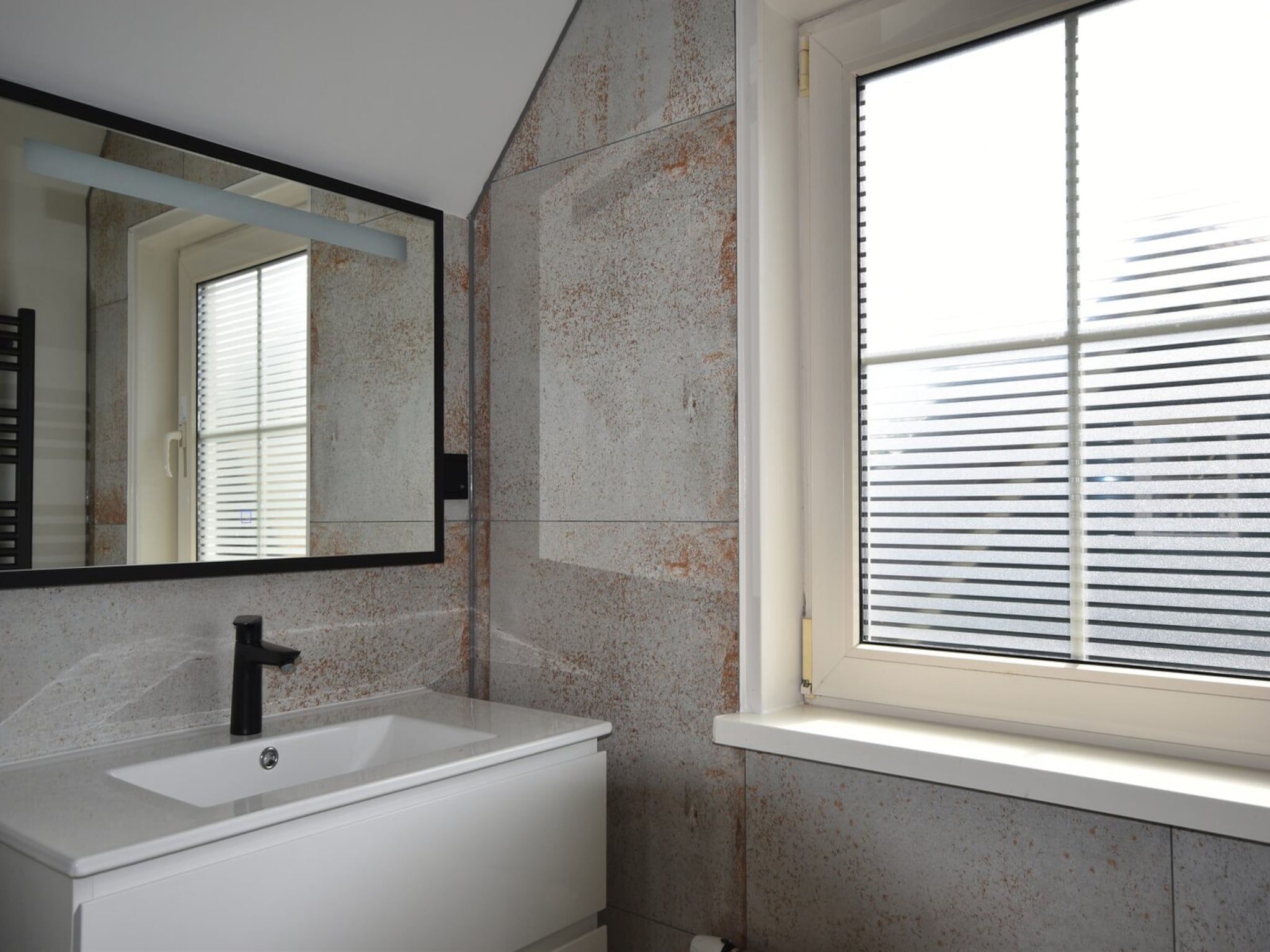 De badkamer van Anzelhoef 11 in Sint Maartenszee