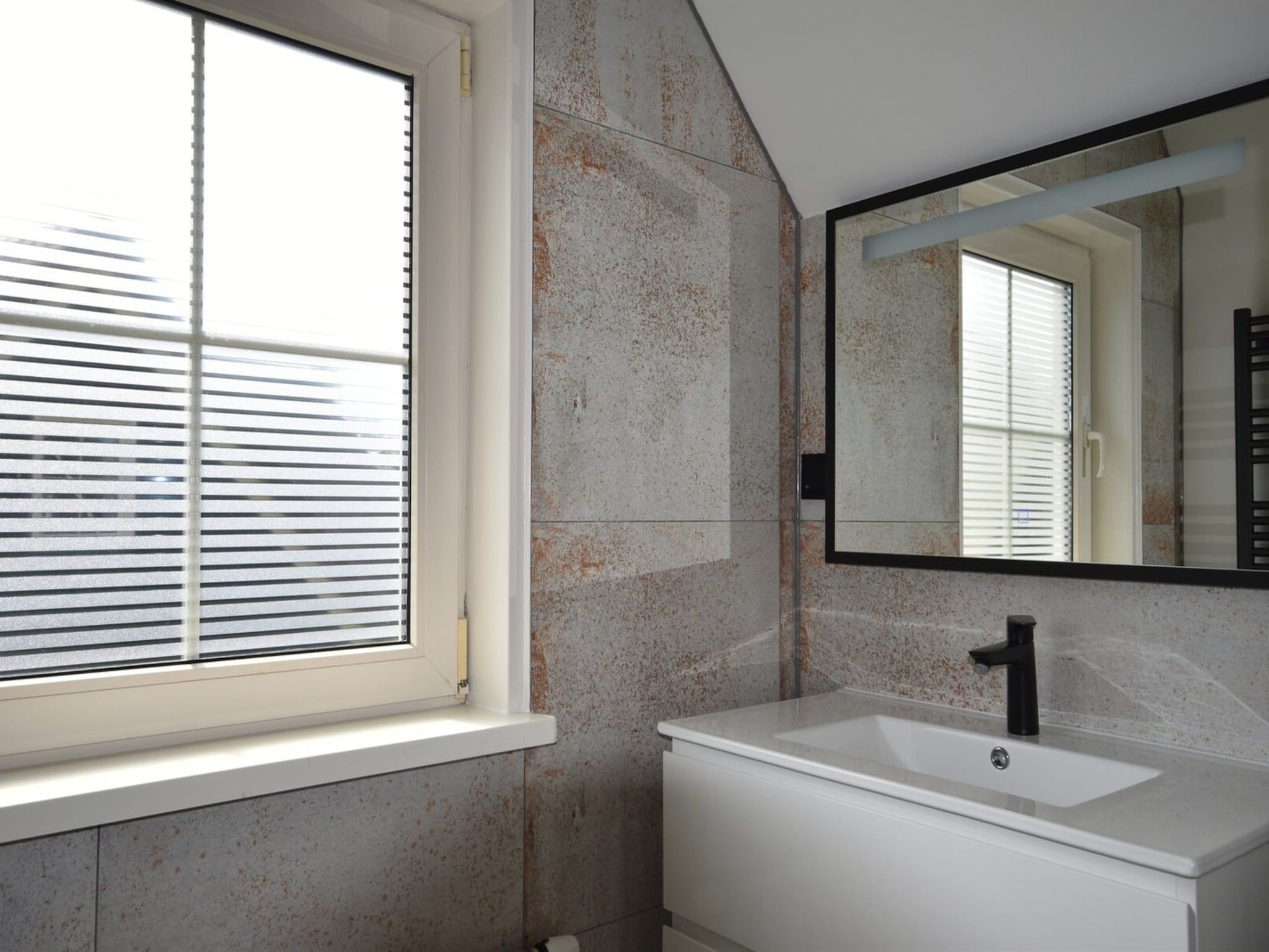De badkamer van Anzelhoef 11 in Sint Maartenszee