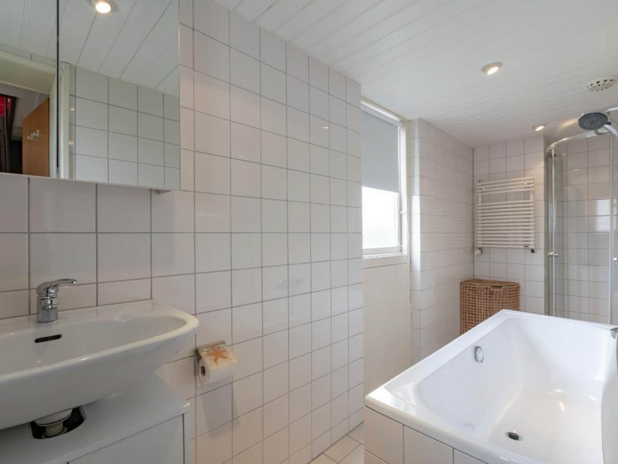 De badkamer van Belkmerduinen 03 in Sint Maartenszee