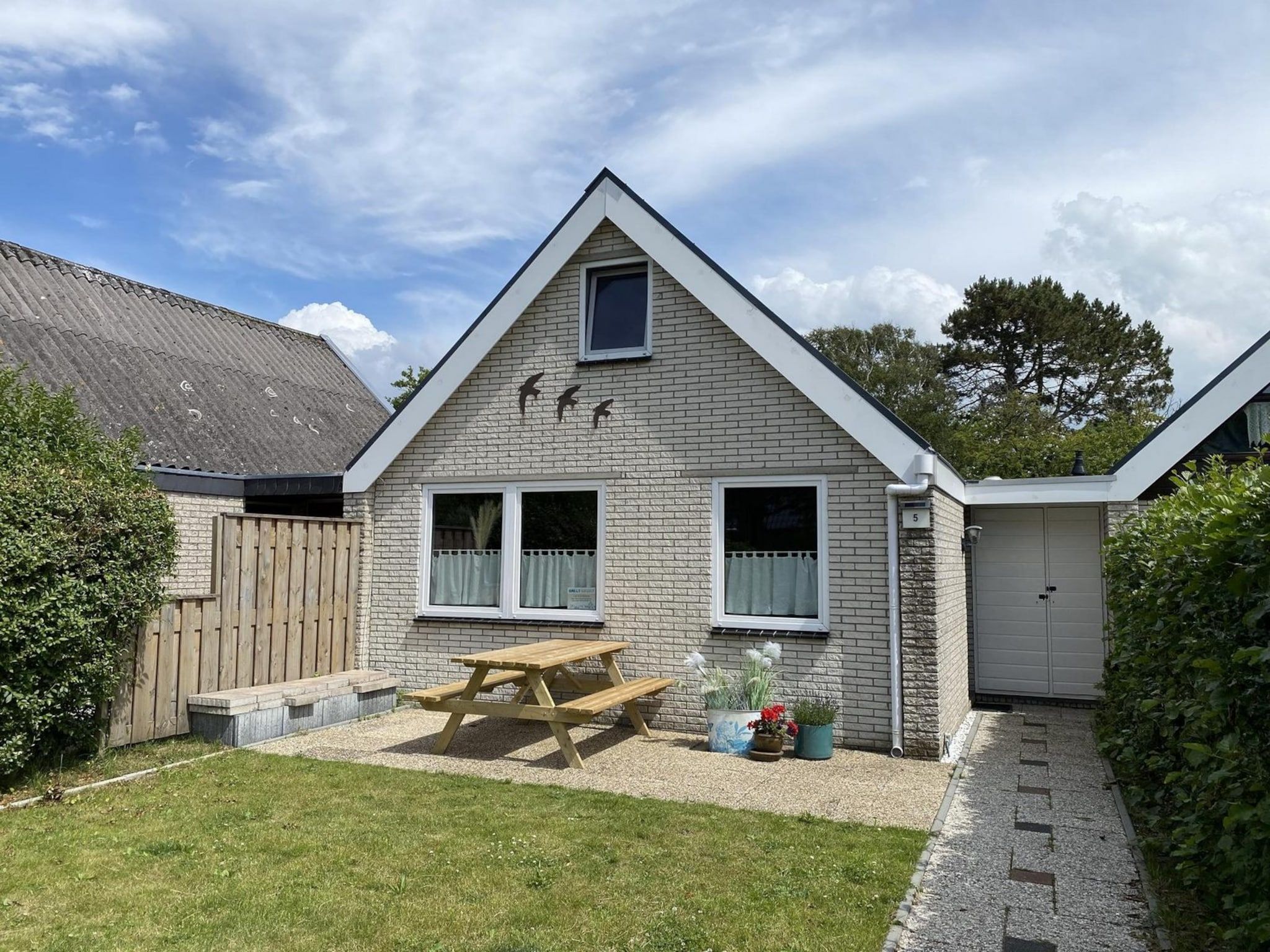 De buitenkant van Belkmerduinen 05 in Sint Maartenszee