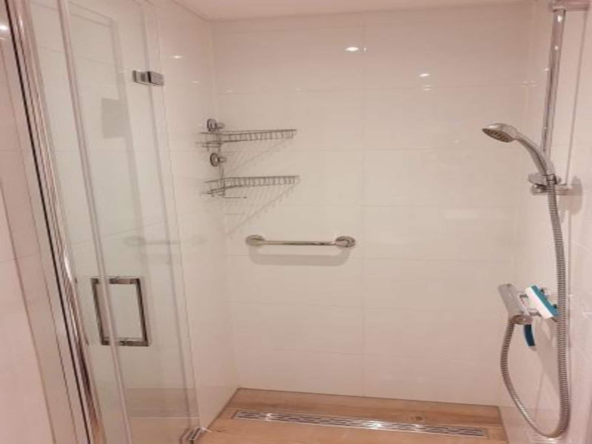 De badkamer van Belkmerduinen 23 in Sint Maartenszee