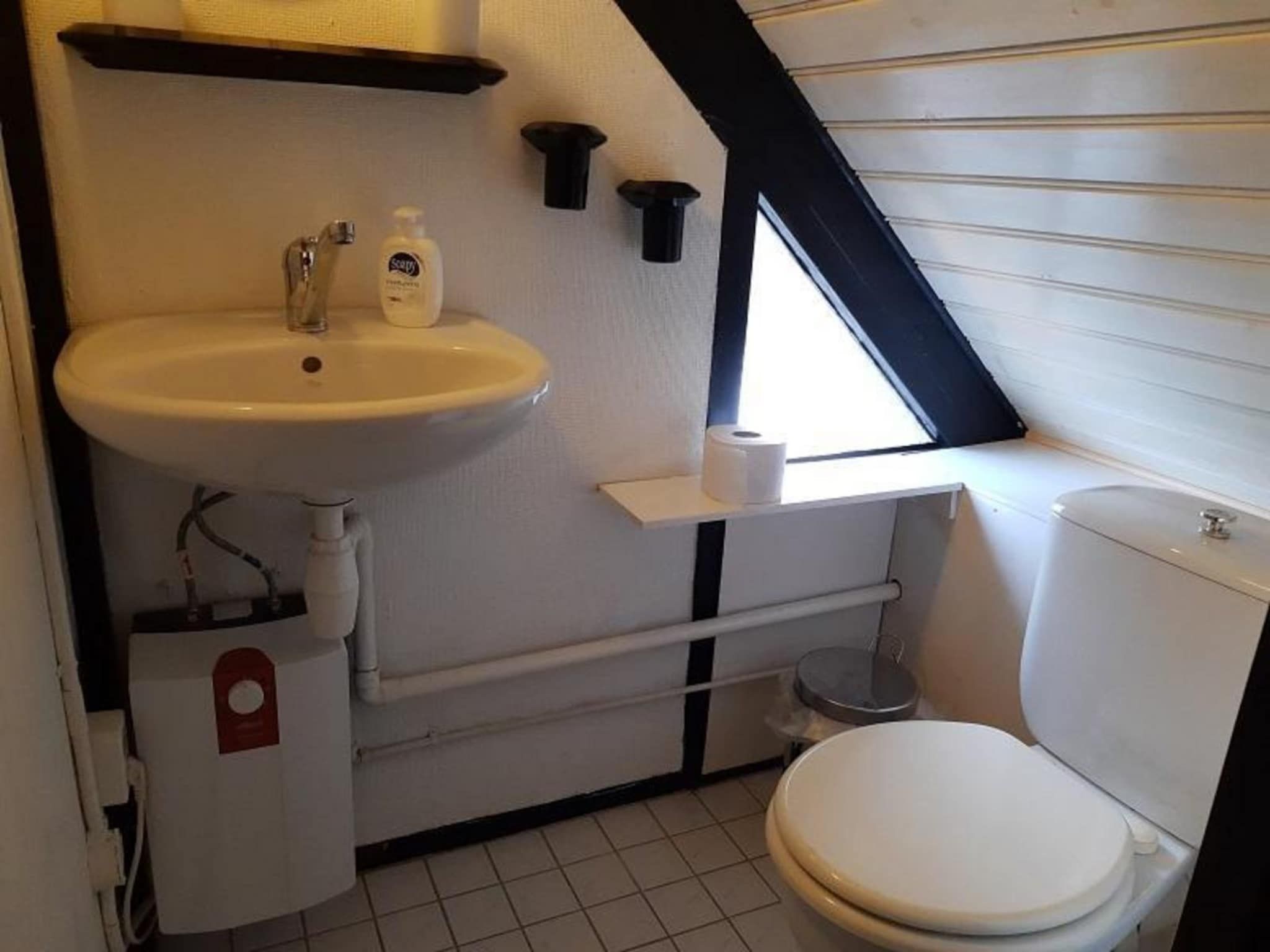 De badkamer van Belkmerduinen 23 in Sint Maartenszee