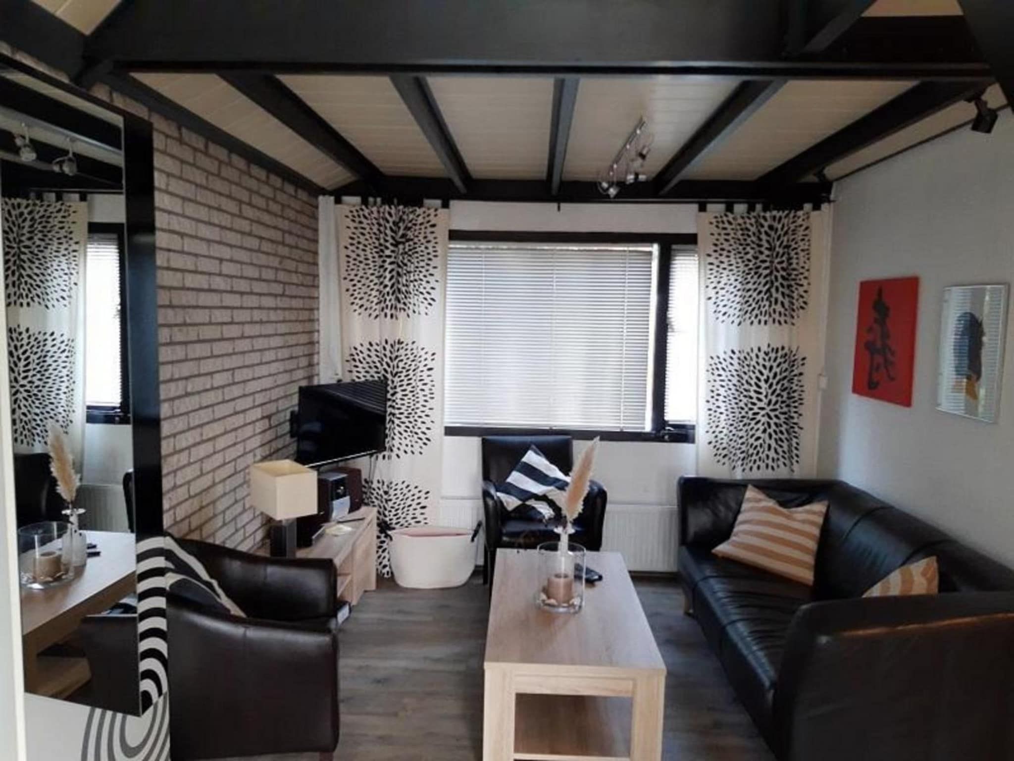 De woonkamer van Belkmerduinen 23 in Sint Maartenszee