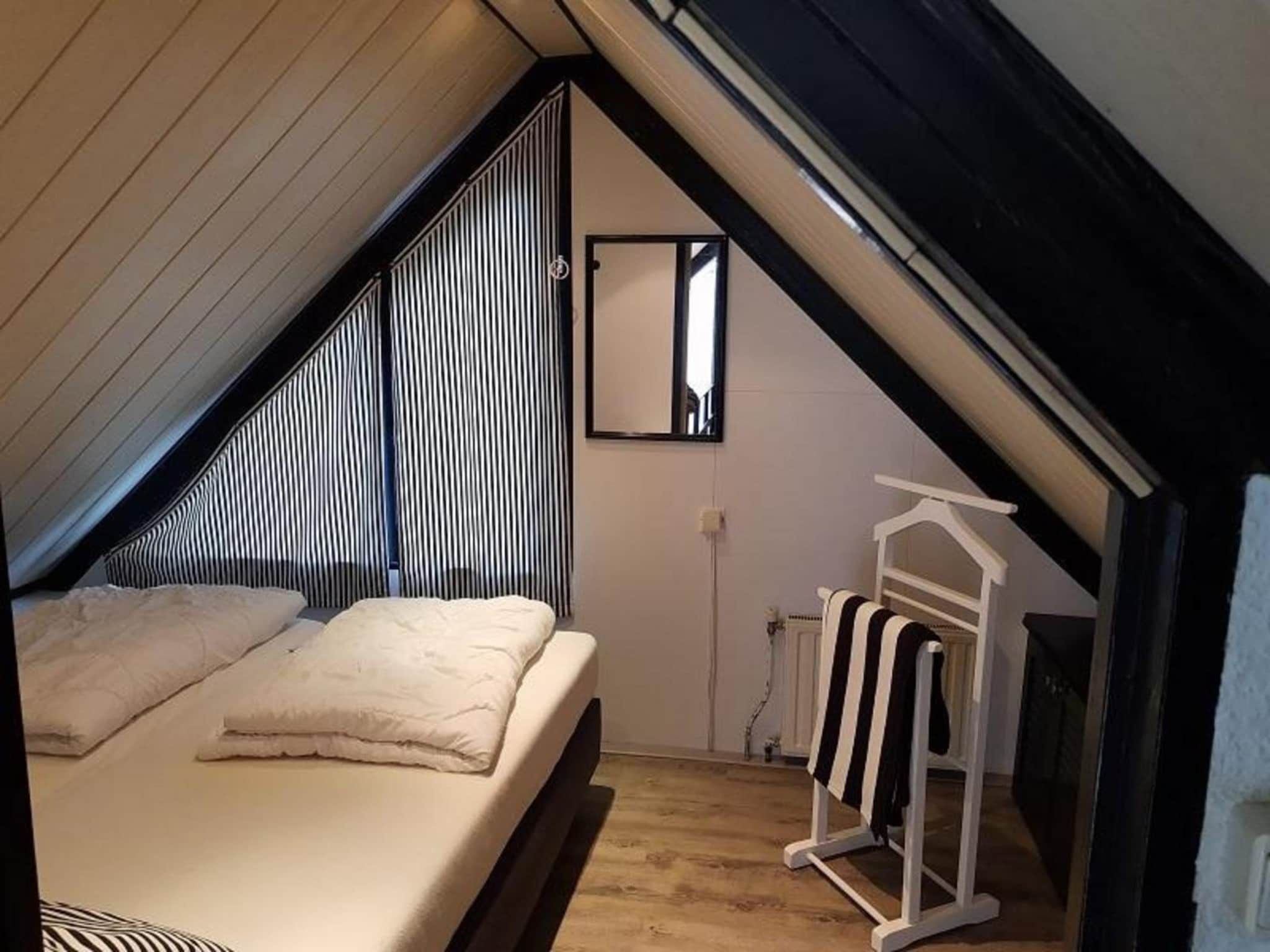 Een slaapkamer van Belkmerduinen 23 in Sint Maartenszee