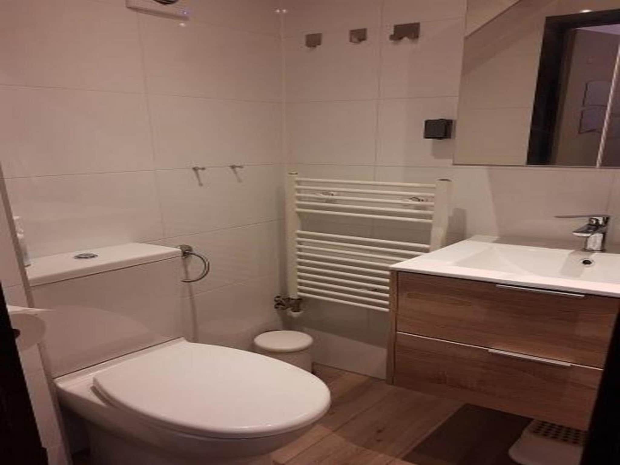 De badkamer van Belkmerduinen 23 in Sint Maartenszee