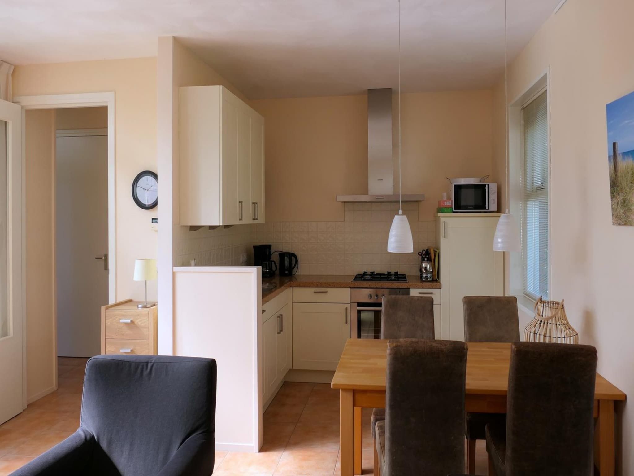 De eetkamer van Campanula 11 in Sint Maartenszee