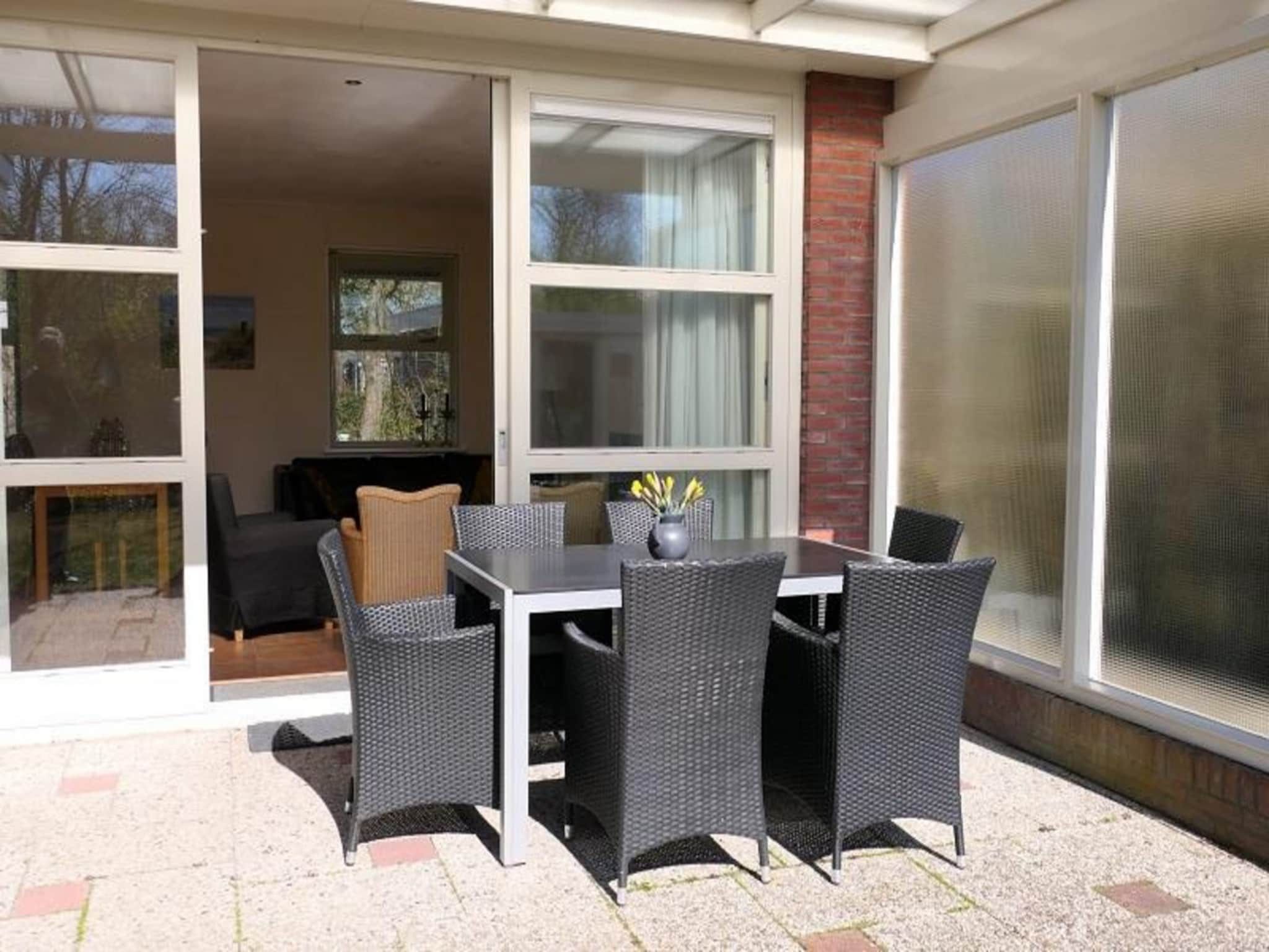 Het terras van Campanula 11 in Sint Maartenszee