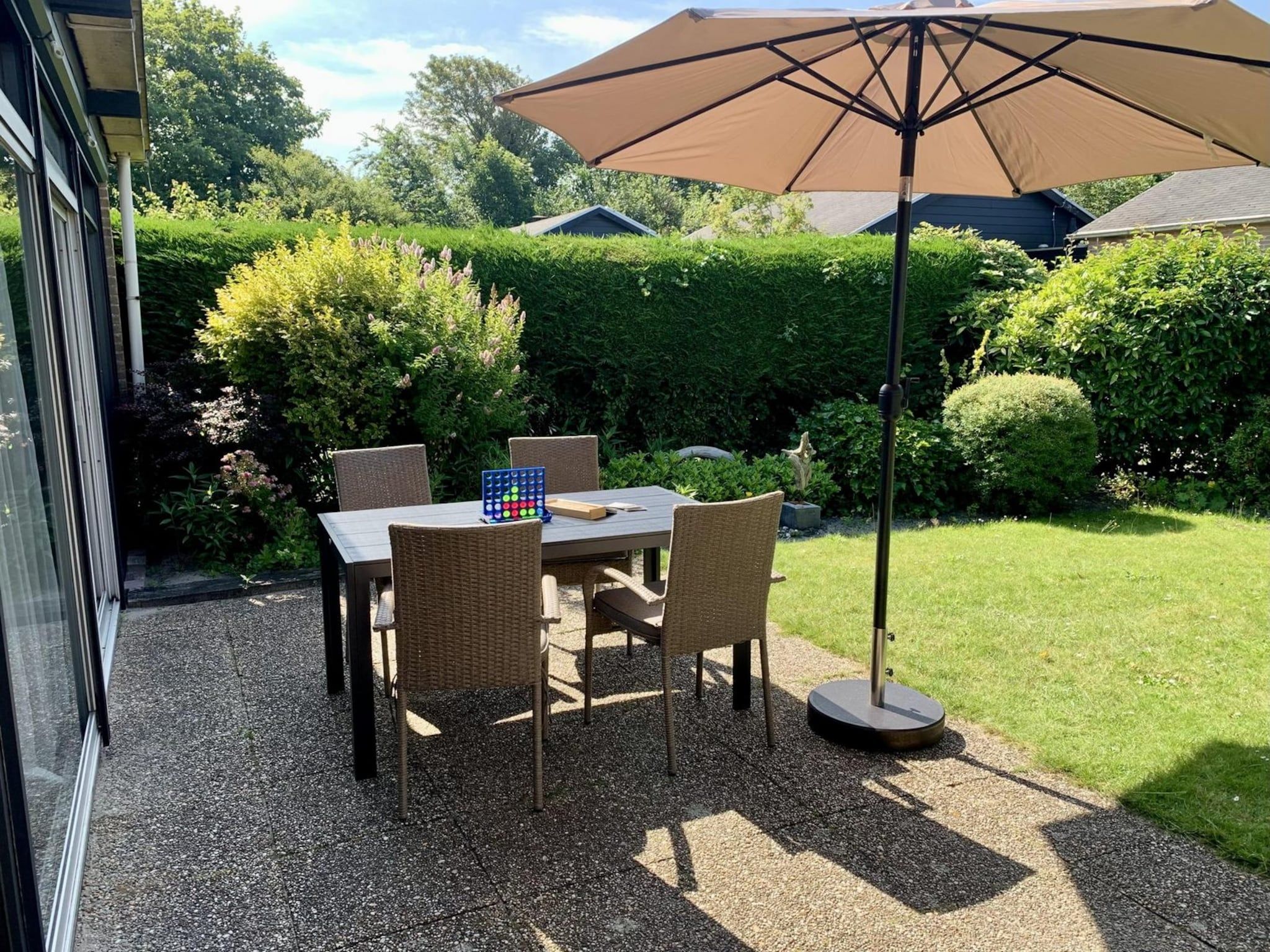 Het terras van Boerenslag 23 in Sint Maartenszee