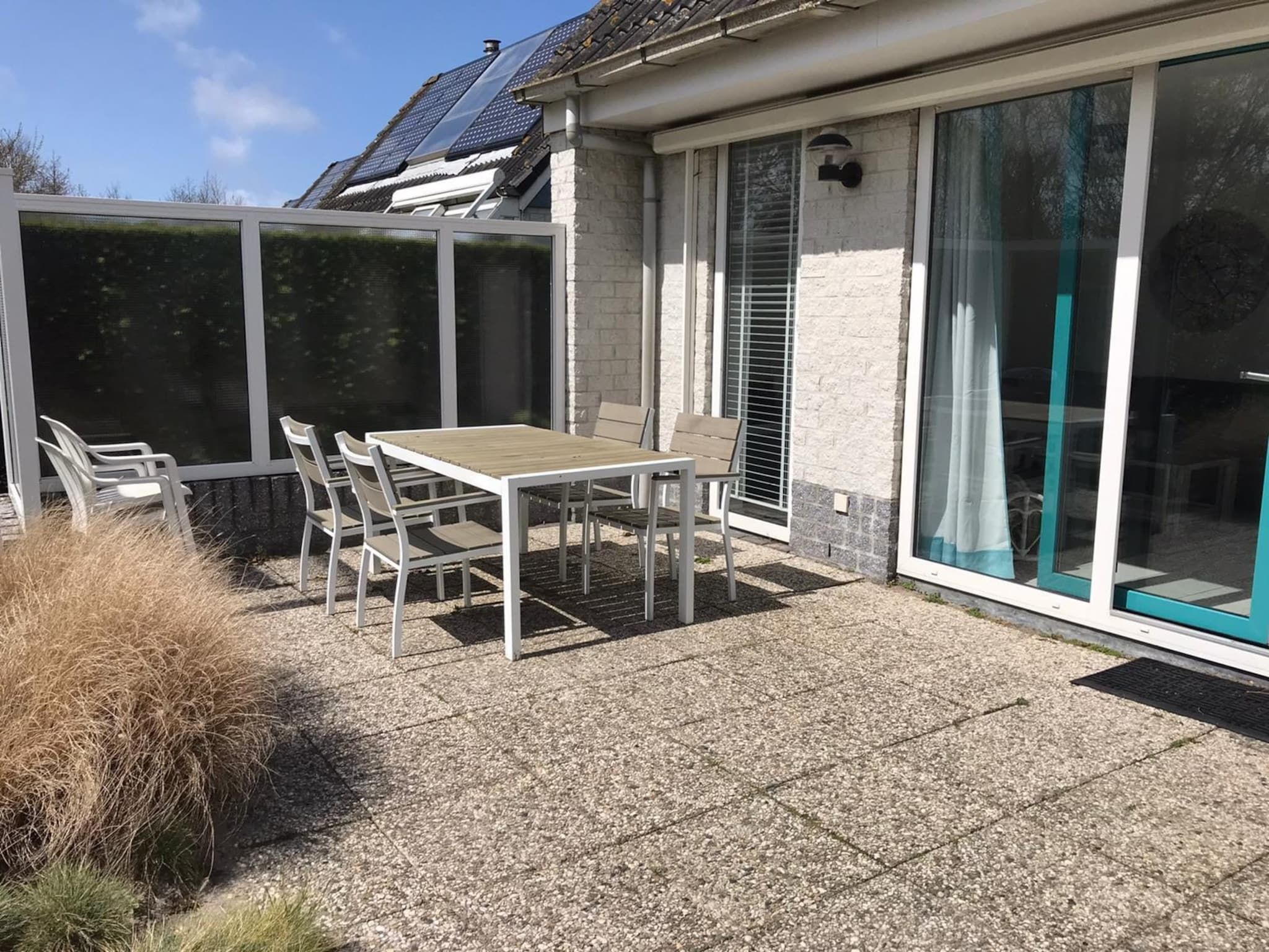 Het terras van Bohemien 27 in Sint Maartenszee