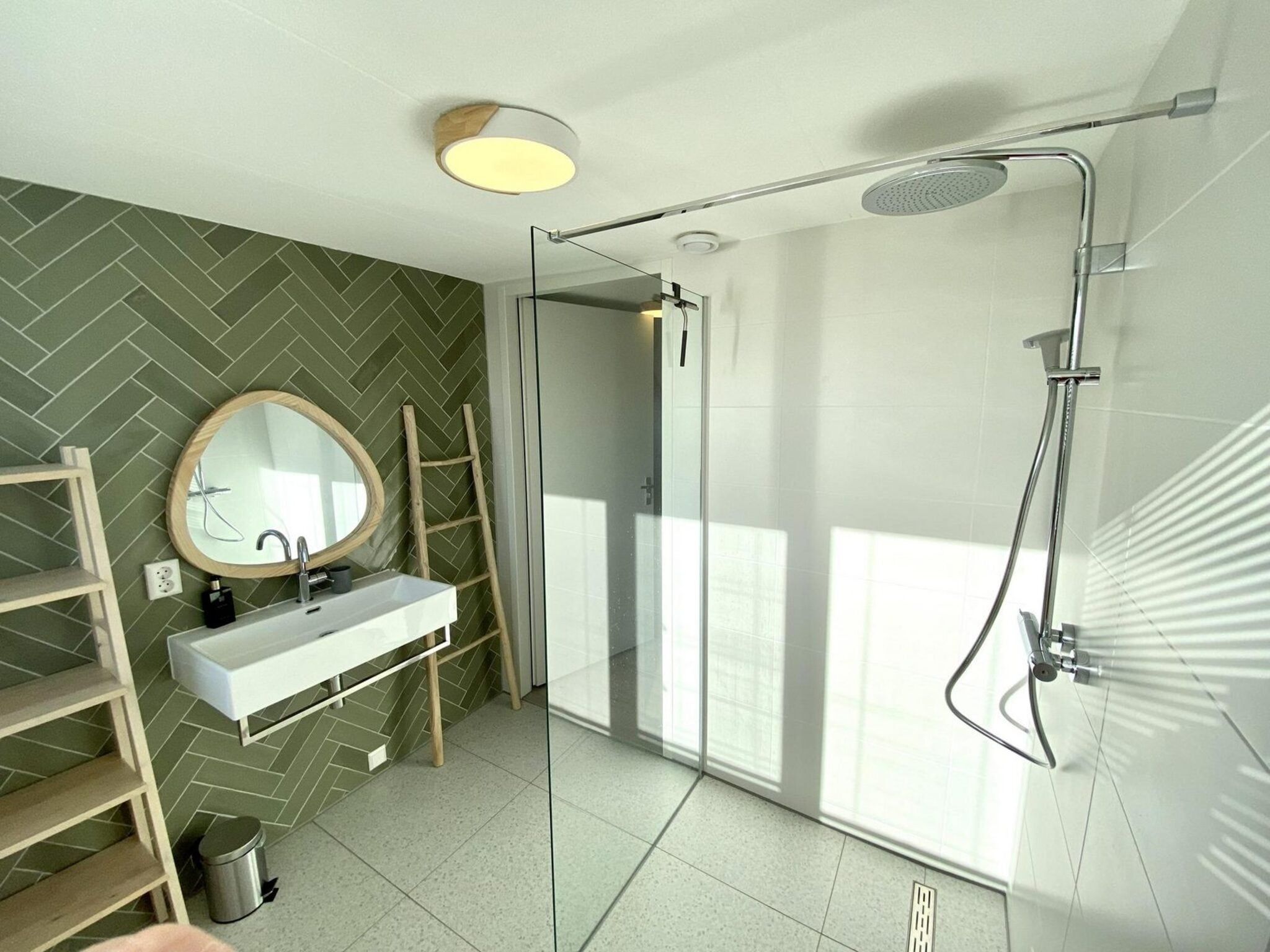 De badkamer van De Wielen 72 in Sint Maarten