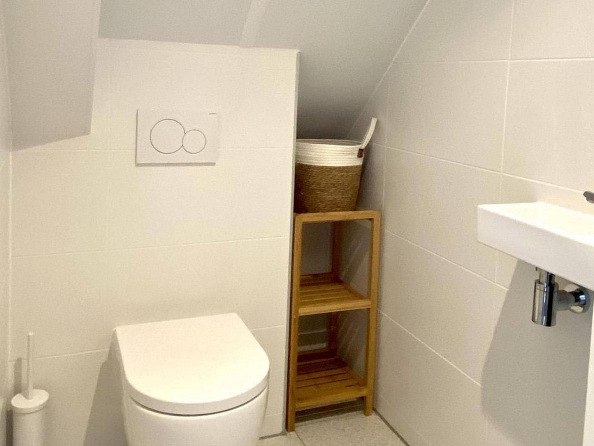 De badkamer van De Wielen 72 in Sint Maarten