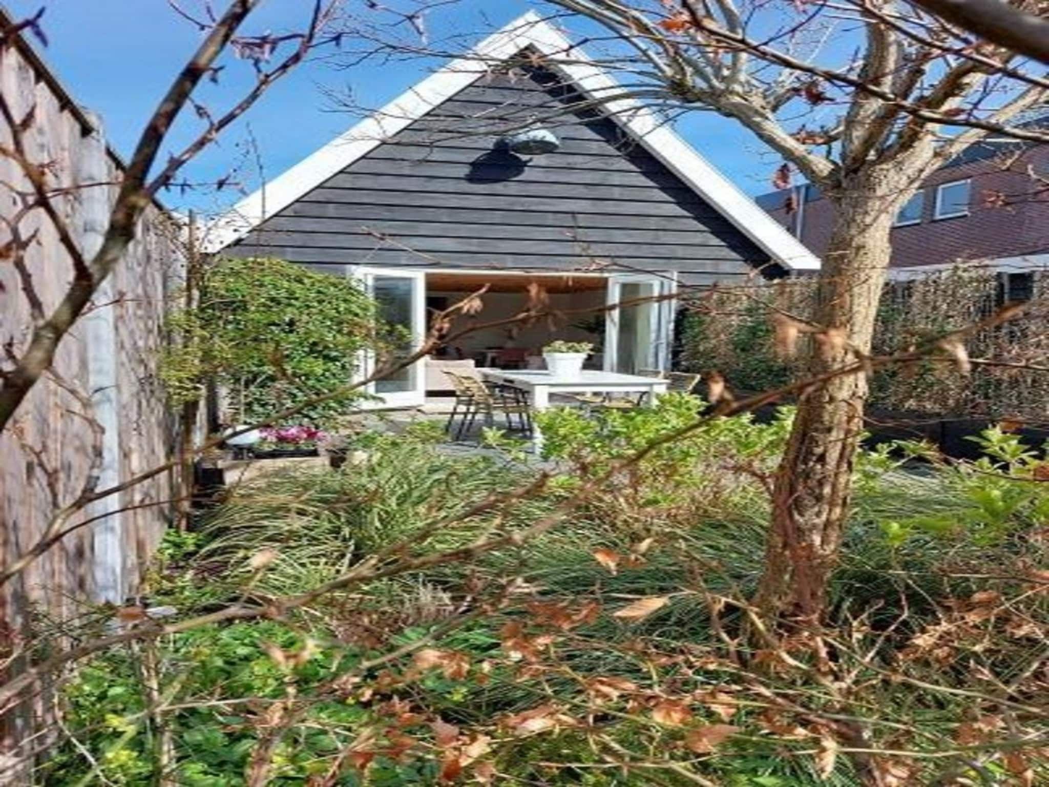 De tuin van Dorpsstraat 13 in Dirkshorn