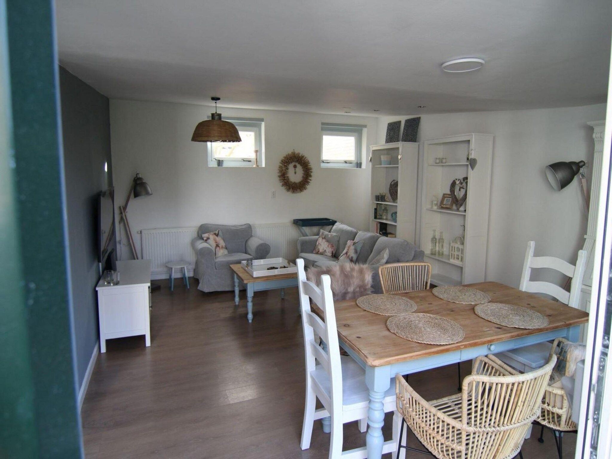 De eetkamer van Duinland 248 in Sint Maartenszee