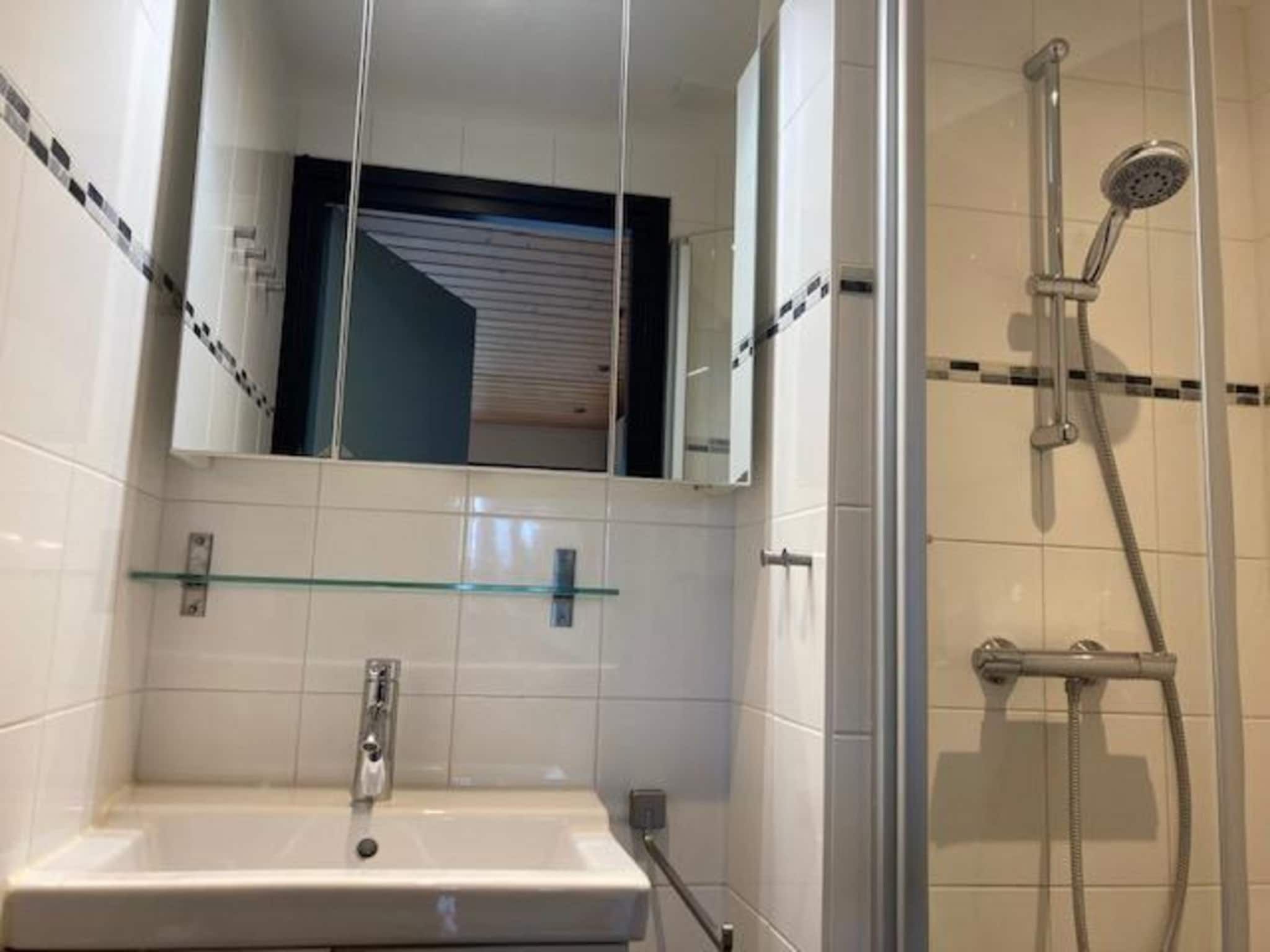 De badkamer van De Schelp 07 in Sint Maartenszee