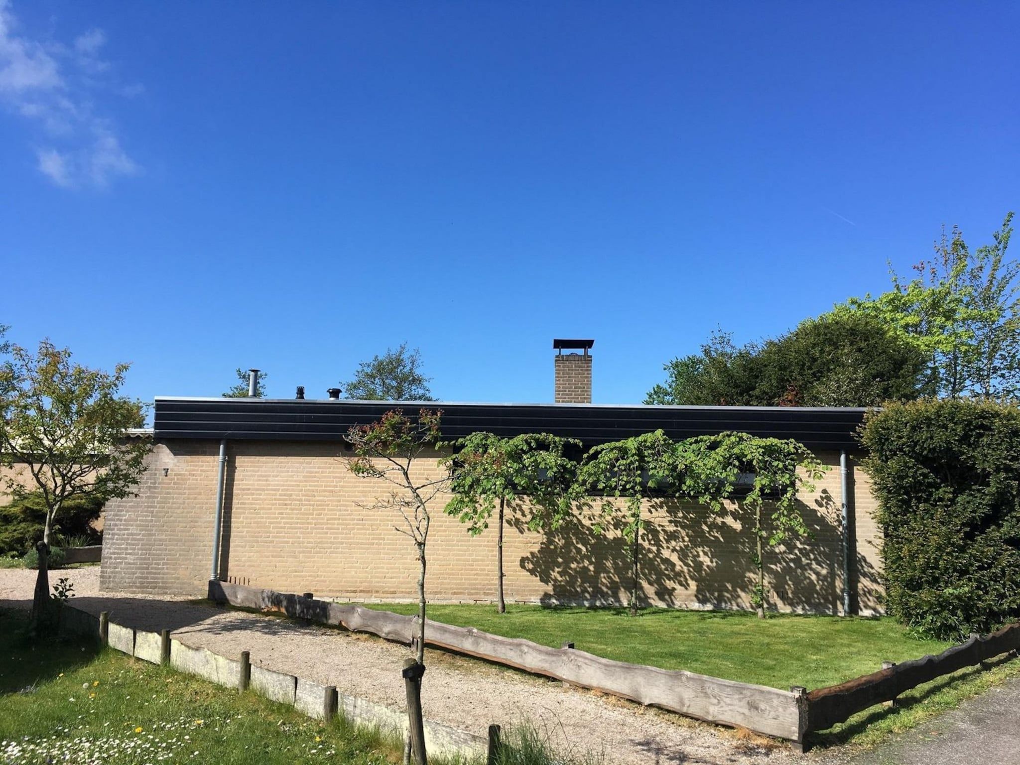 De buitenkant van De Schelp 07 in Sint Maartenszee