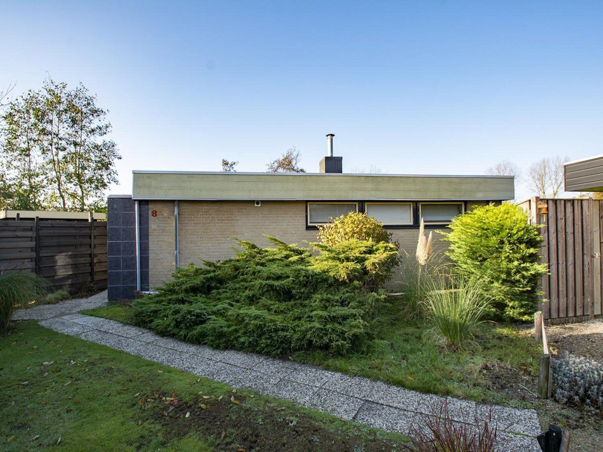 De buitenkant van De Schelp 08 in Sint Maartenszee