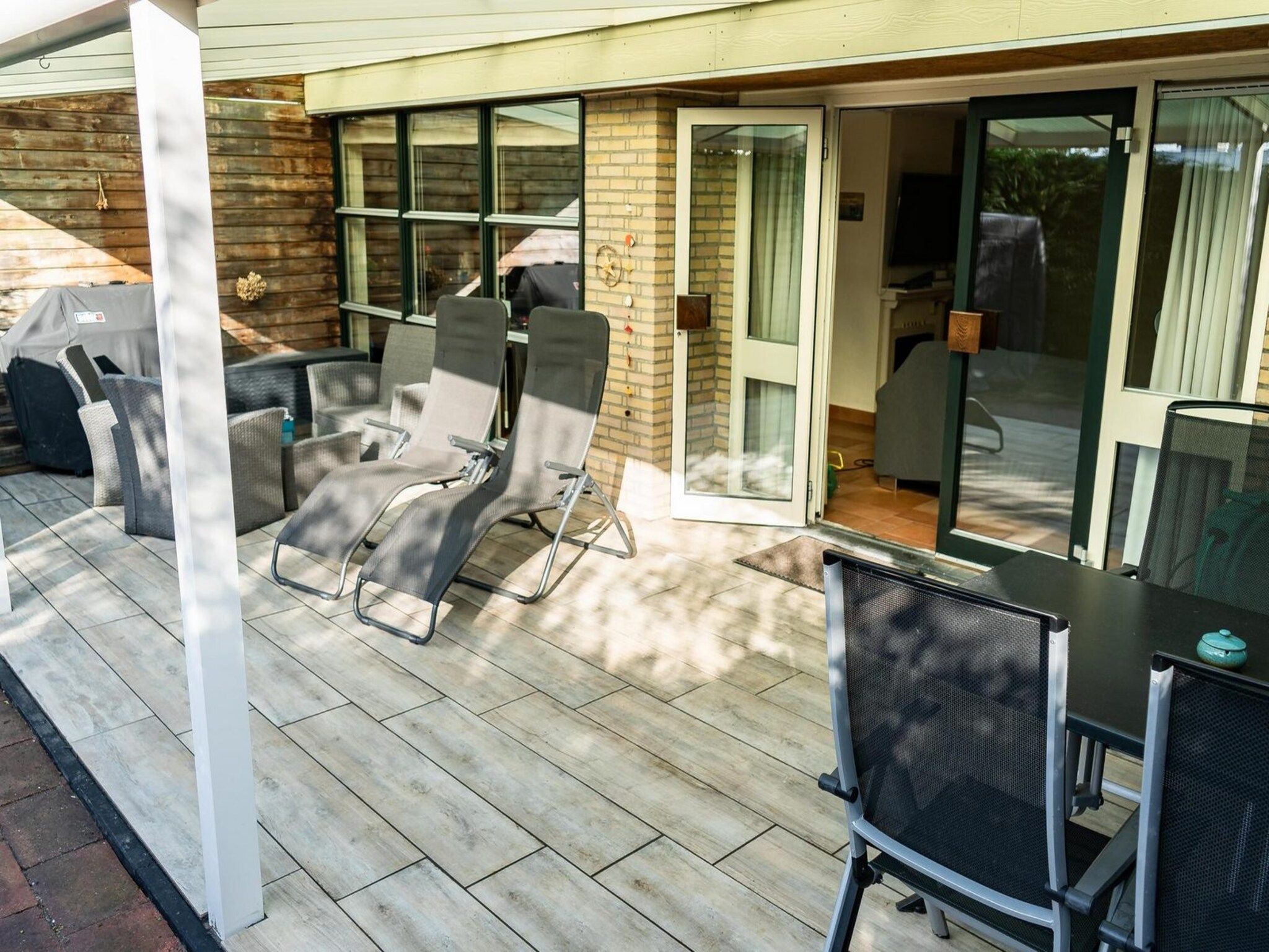 Het terras van De Schelp 08 in Sint Maartenszee