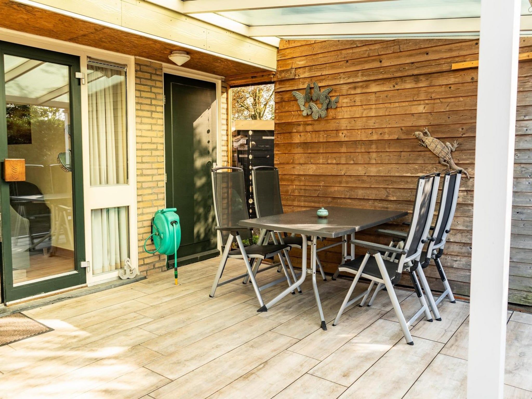 Het terras van De Schelp 08 in Sint Maartenszee